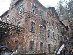 Villa op 1.8 ha perceel, tuin, bos, sauna, bron + bedrijf in Sonneberg - Duitsland