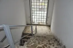 Villa op 1.8 ha perceel, tuin, bos, sauna, bron + bedrijf in Sonneberg - Duitsland