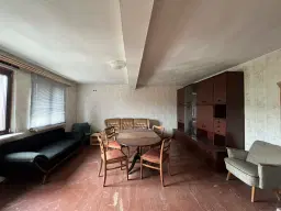 Driezijdig gebouw met binnenhof en commerciële mogelheden in Arnstadt - Duitsland