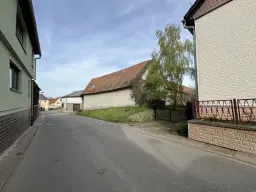 Driezijdig gebouw met binnenhof en commerciële mogelheden in Arnstadt - Duitsland
