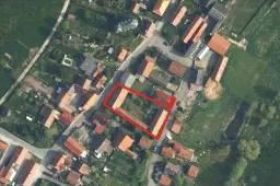 Driezijdig gebouw met binnenhof en commerciële mogelheden in Arnstadt - Duitsland