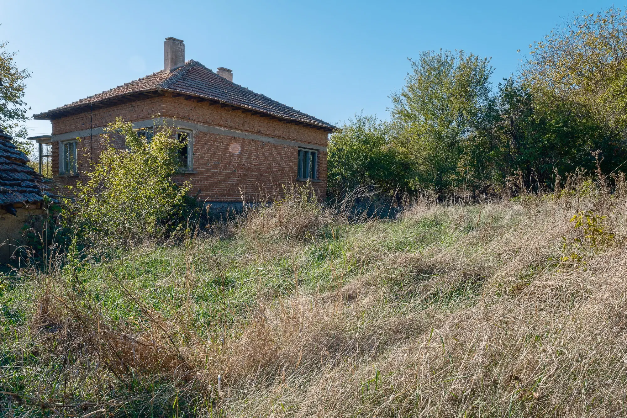 1.835 m² grond met huis en bijgebouw - Izvor Mahala - Bulgarije