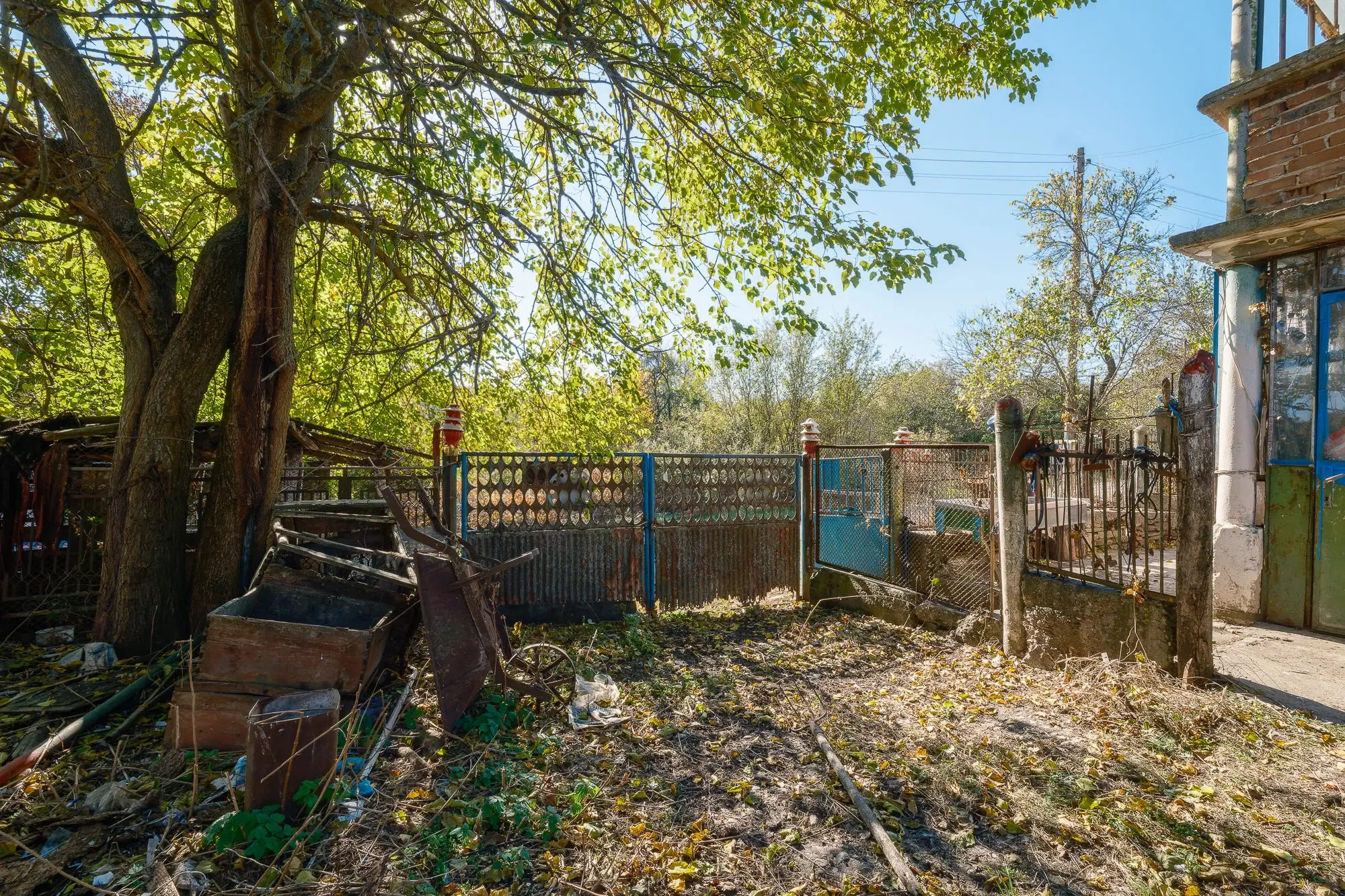 1.835 m² grond met huis en bijgebouw - Izvor Mahala - Bulgarije