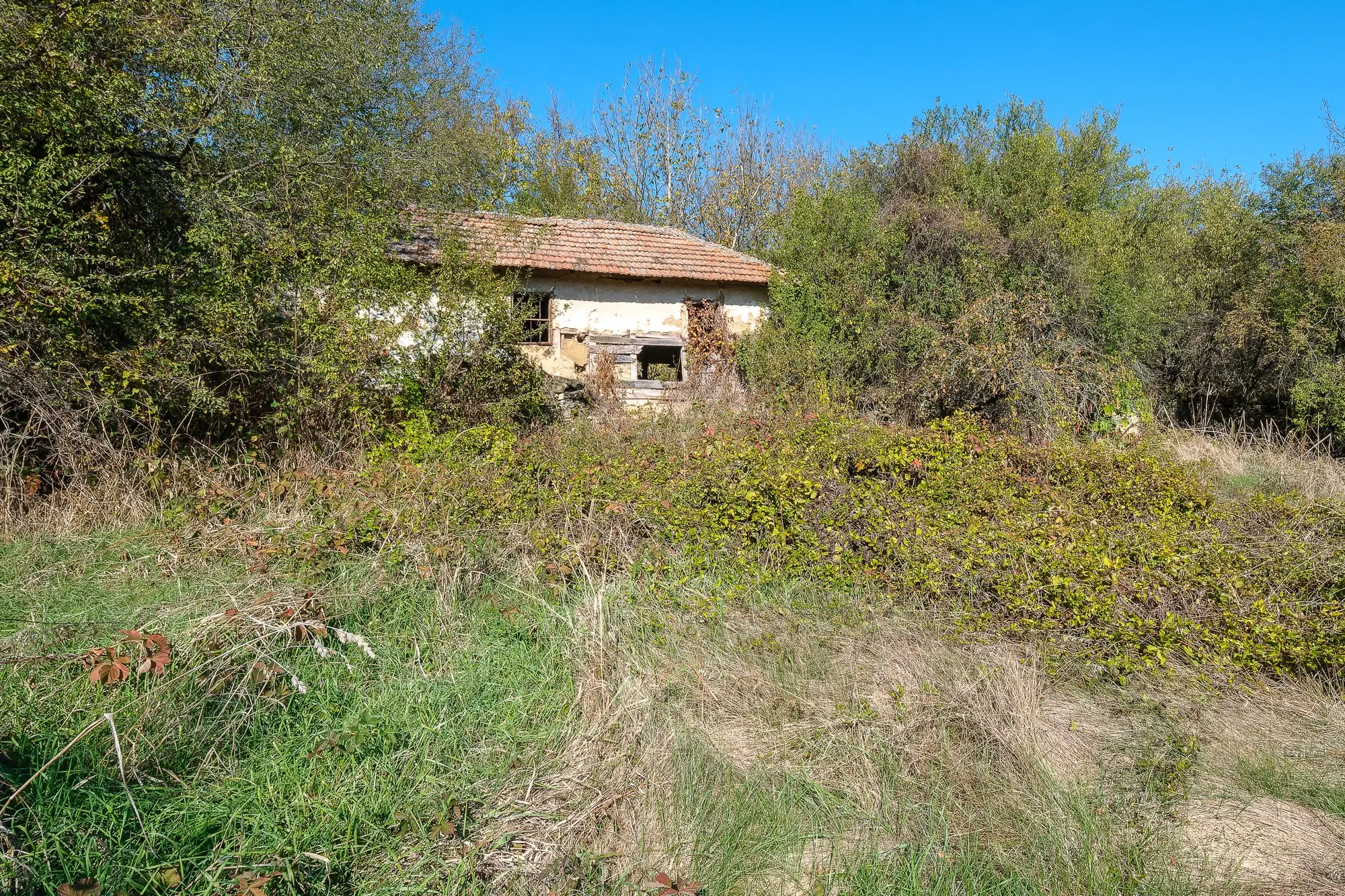 1.835 m² grond met huis en bijgebouw - Izvor Mahala - Bulgarije