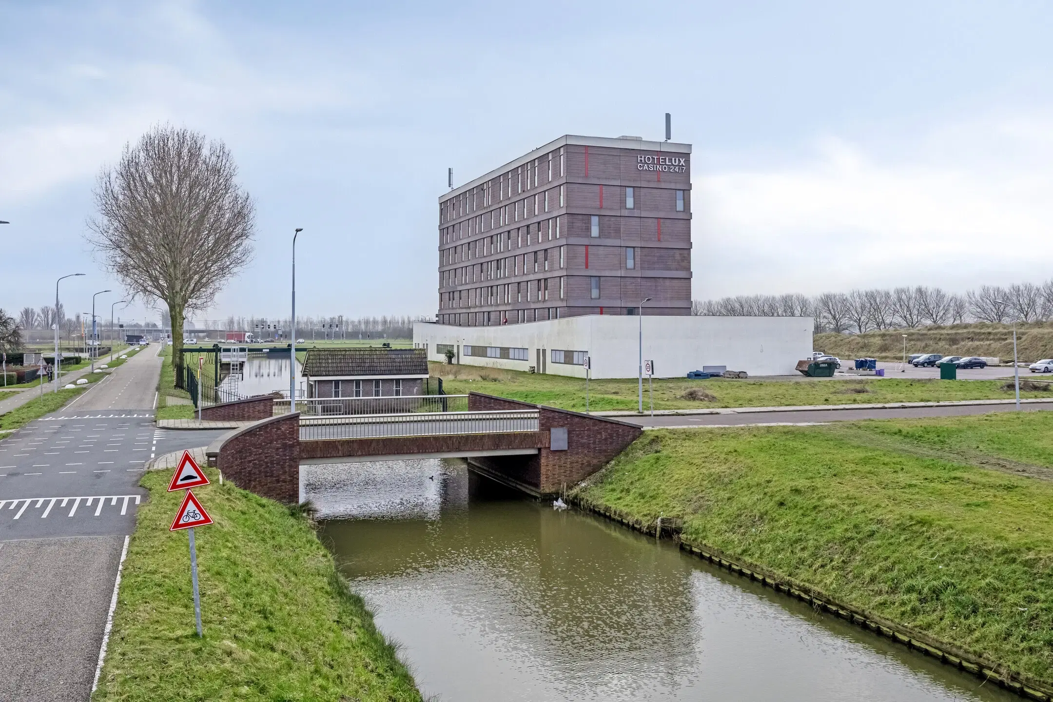 Hotel aan de Bennebroekerweg 530-532 te Hoofddorp