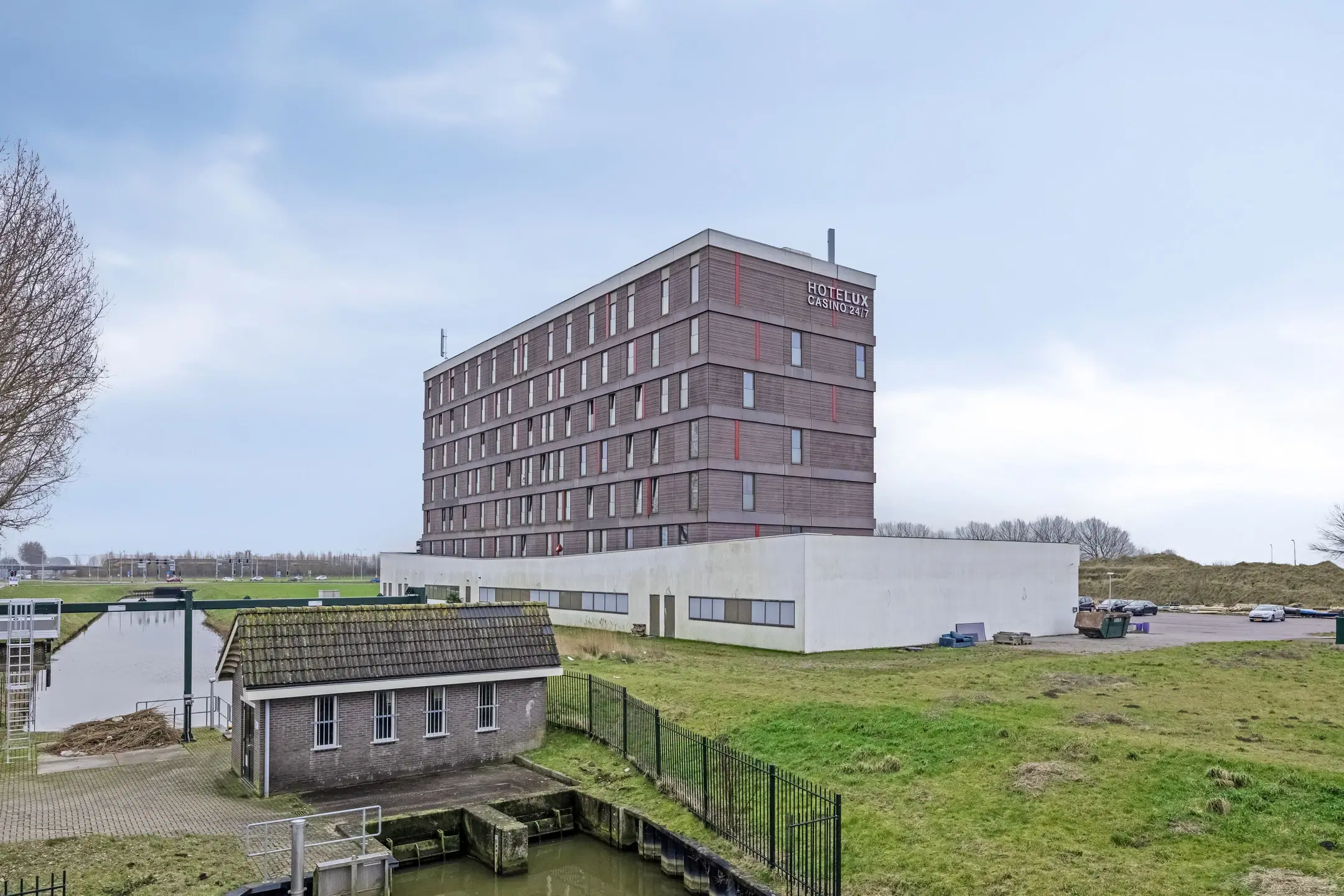 Hotel aan de Bennebroekerweg 530-532 te Hoofddorp