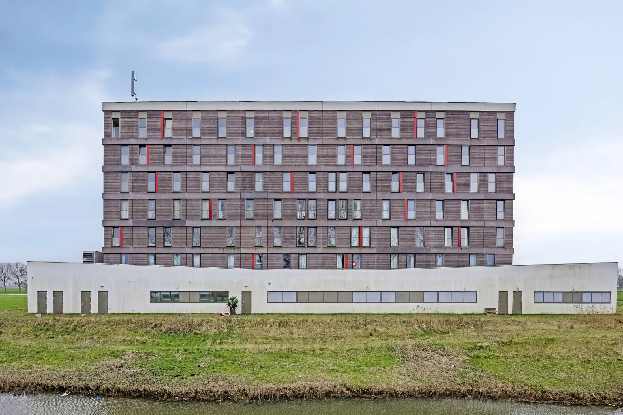 Hotel aan de Bennebroekerweg 530-532 te Hoofddorp