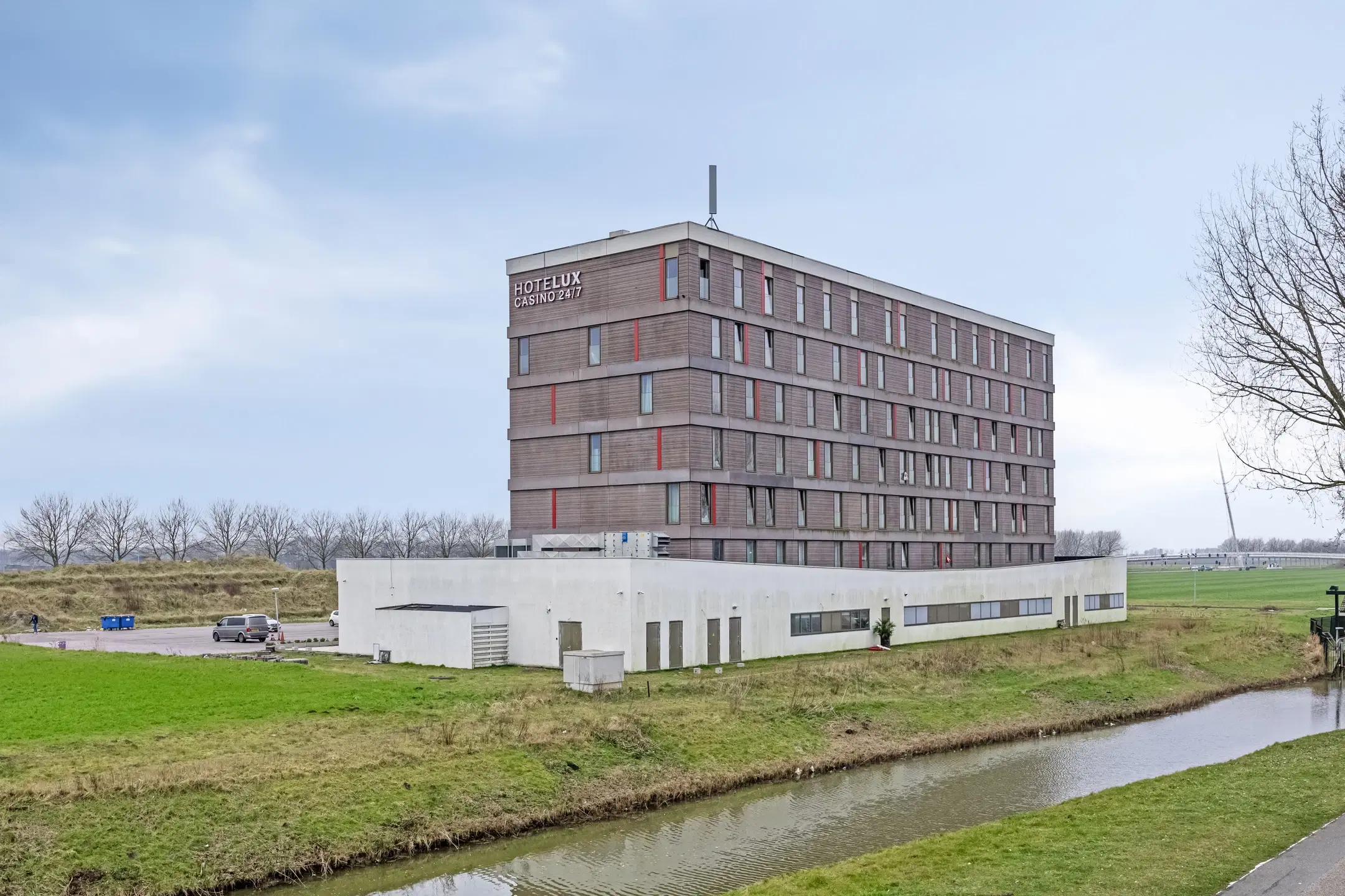 Hotel aan de Bennebroekerweg 530-532 te Hoofddorp