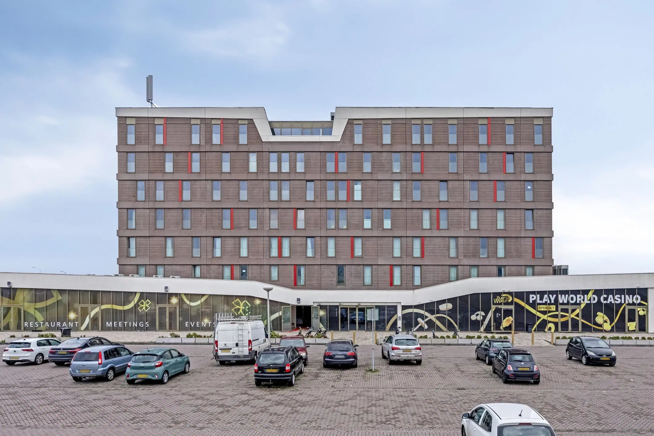 Hotel aan de Bennebroekerweg 530-532 te Hoofddorp