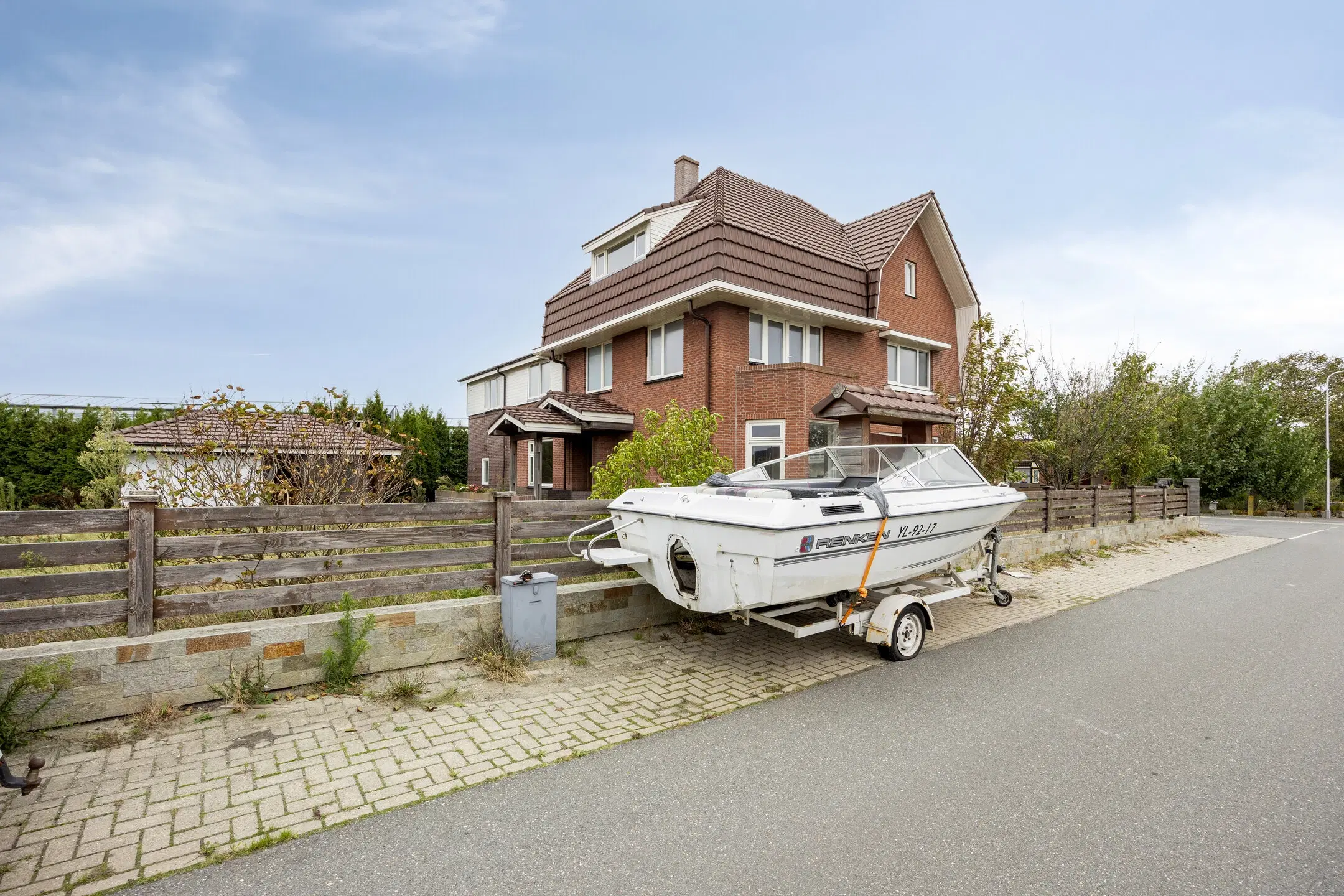 Poeldijk, Vredebestlaan 64