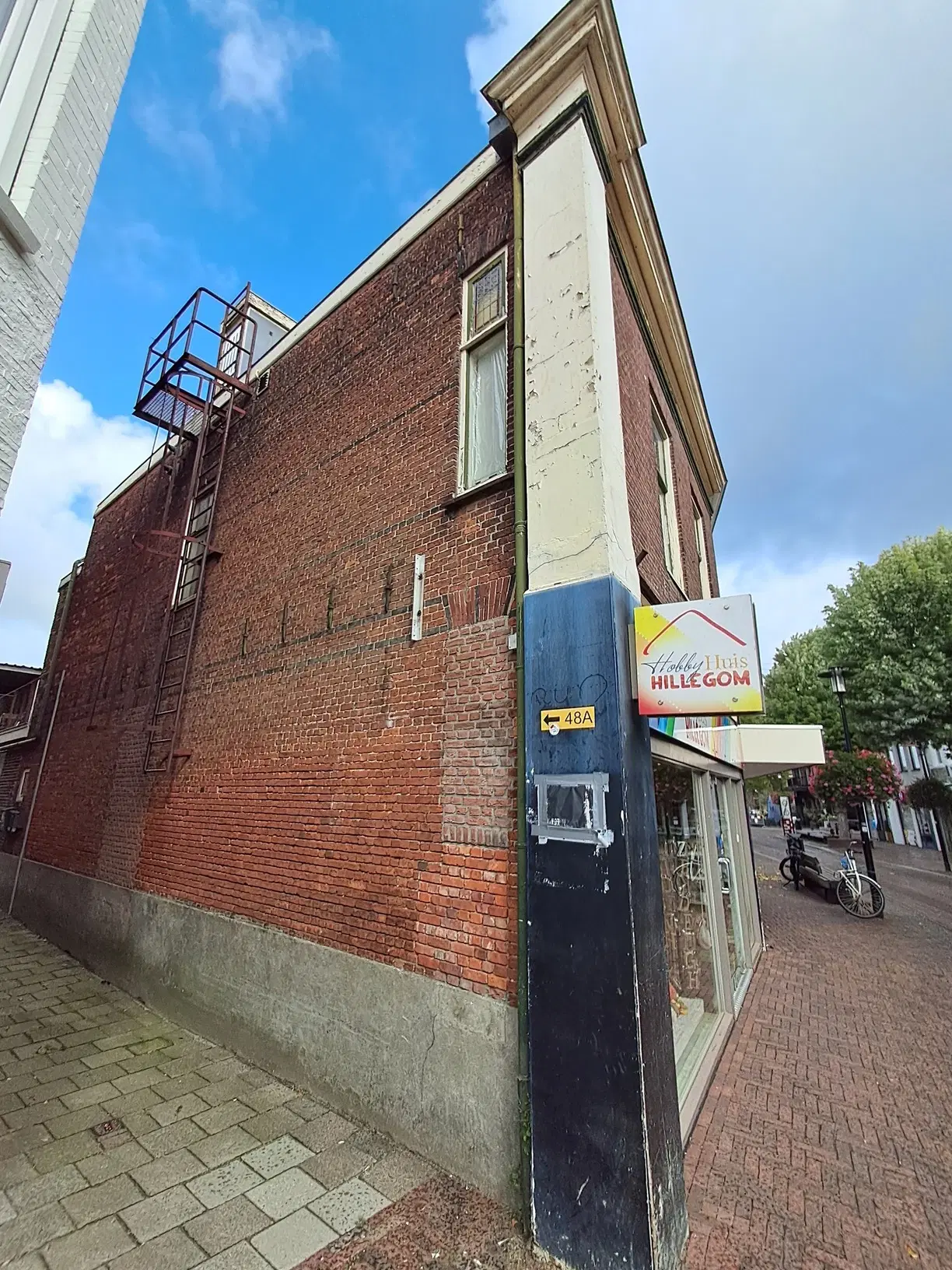 Hillegom, Hoofdstraat 48, 48A en 48B