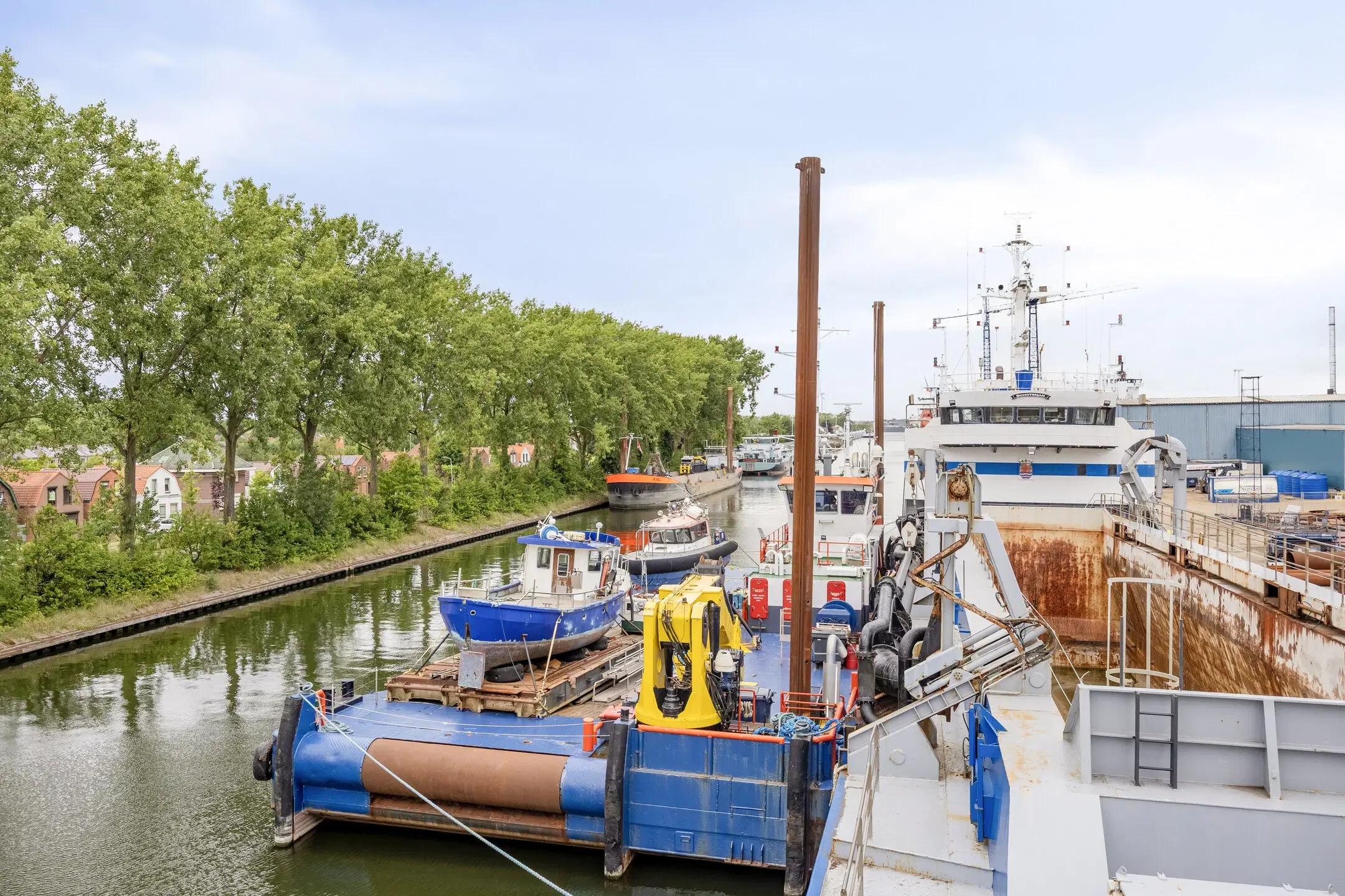 Stalen werkschip 'Q Adventurer' (voorheen 'DCS Adventurer')