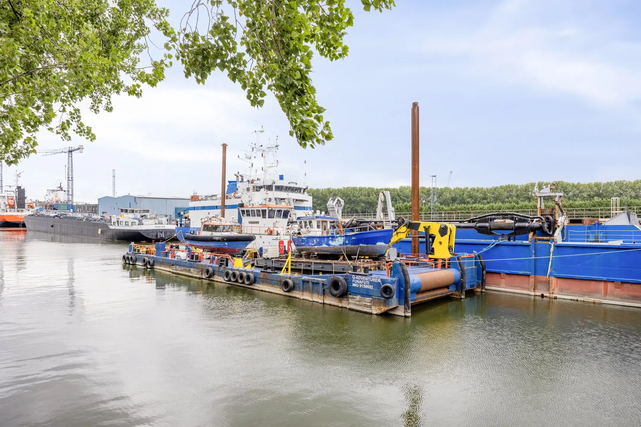 Stalen werkschip 'Q Adventurer' (voorheen 'DCS Adventurer')
