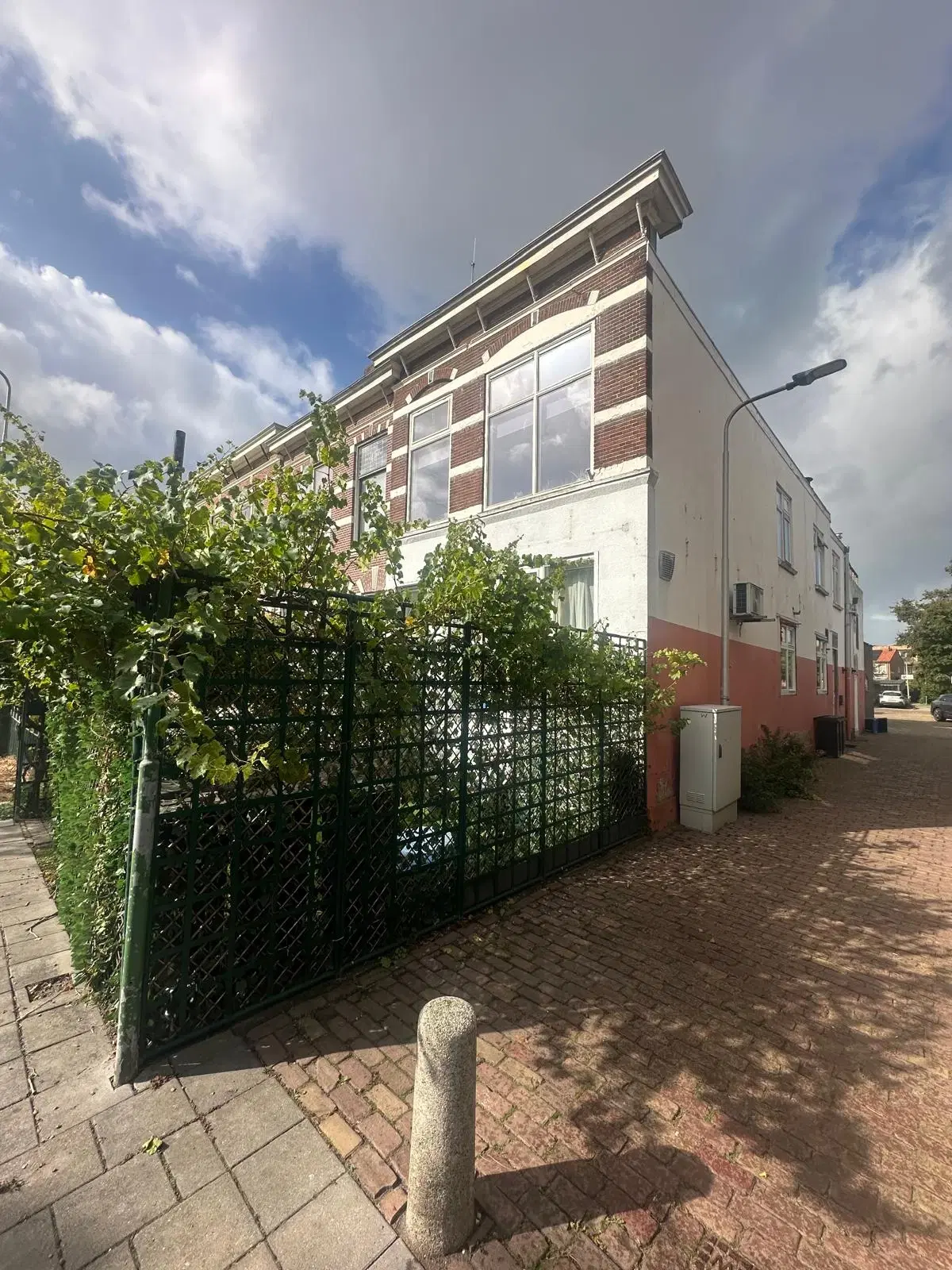 Hillegom, Weeresteinstraat 77 / Kortenbachstraat 1