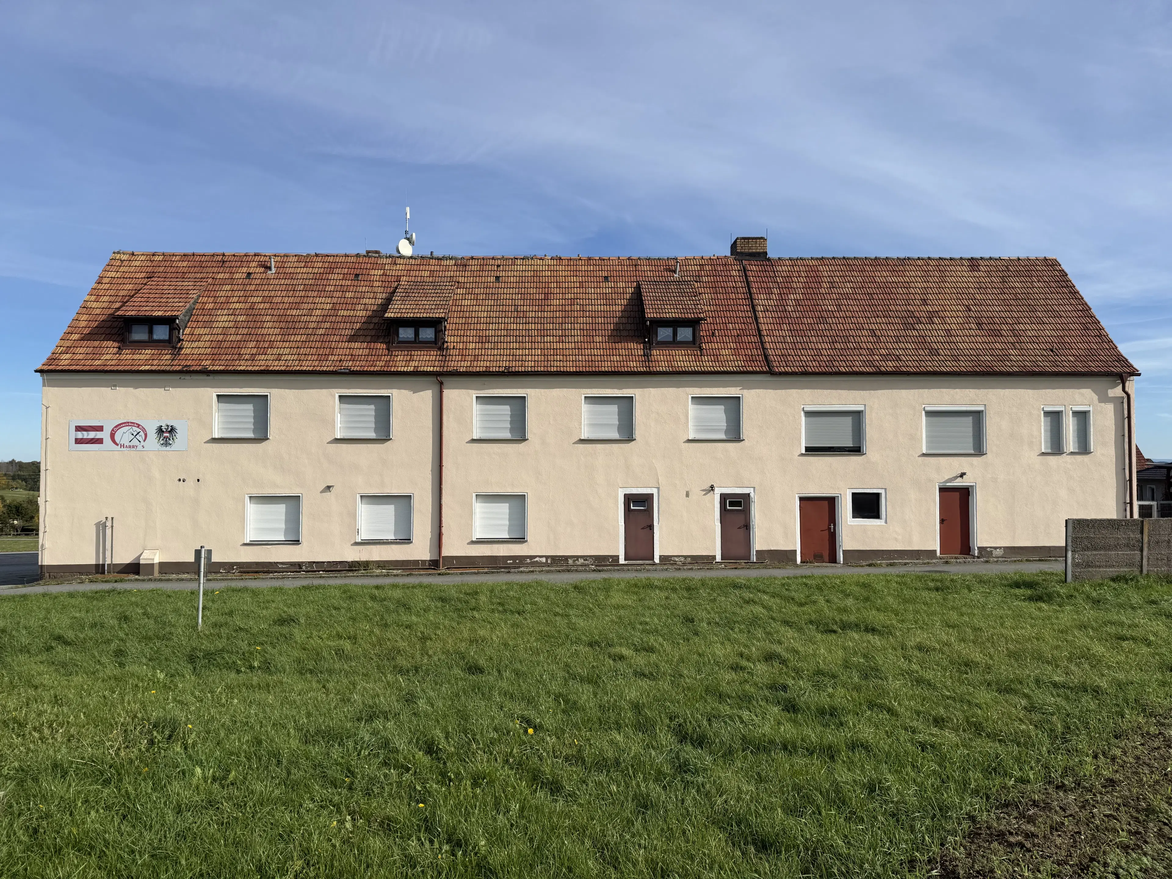 Hotel "Harry's Österreichische Hütte" met 13 kamers in Lawalde - Duitsland