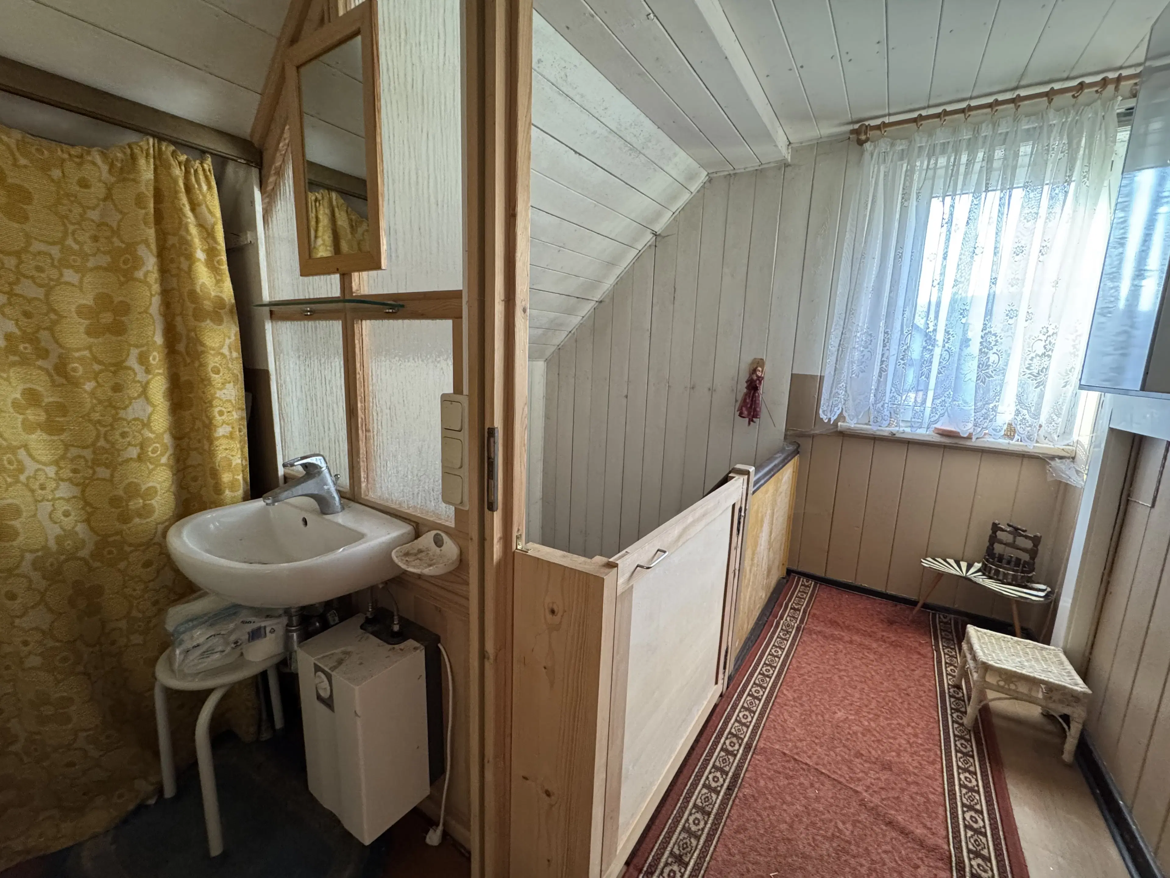 Vrijstaand gebouw in het heuvelachtige Schleusegrund, Duitsland