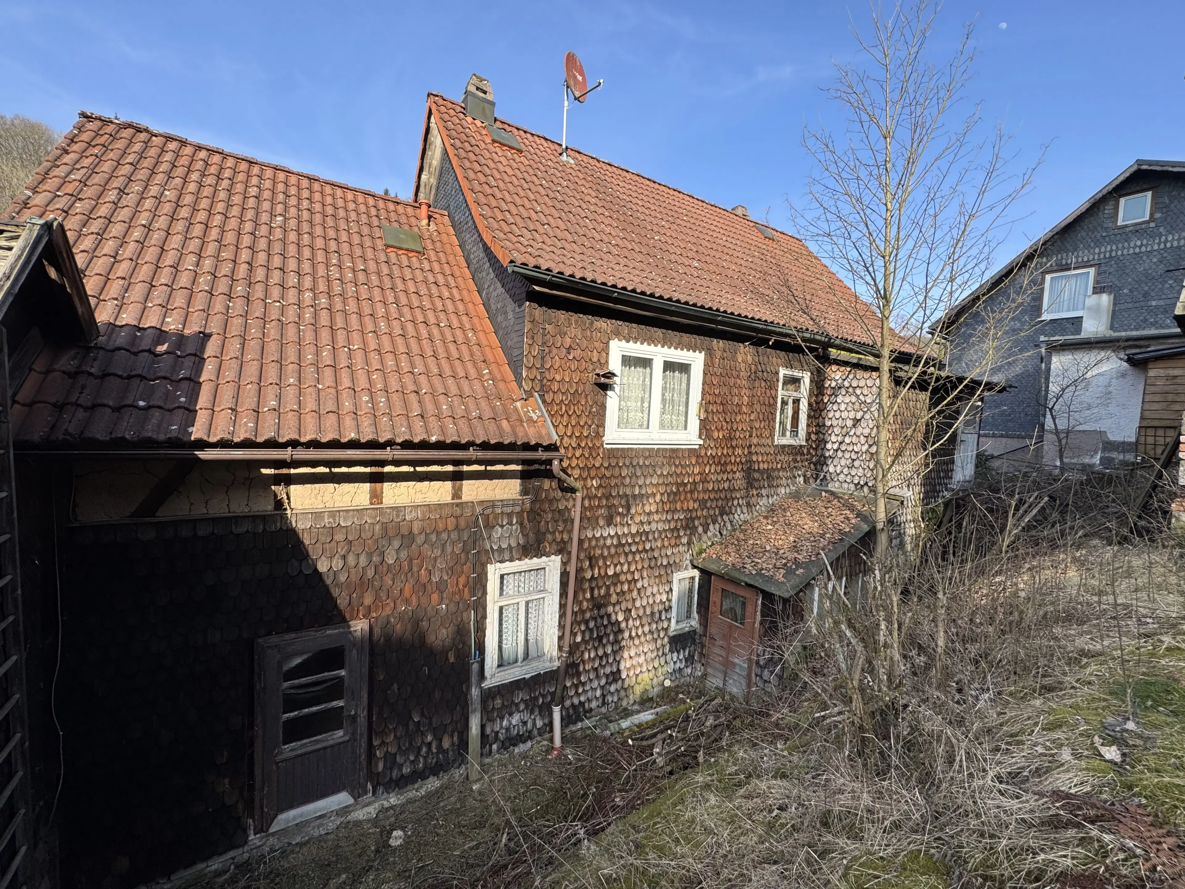 Vrijstaand gebouw in het heuvelachtige Schleusegrund, Duitsland