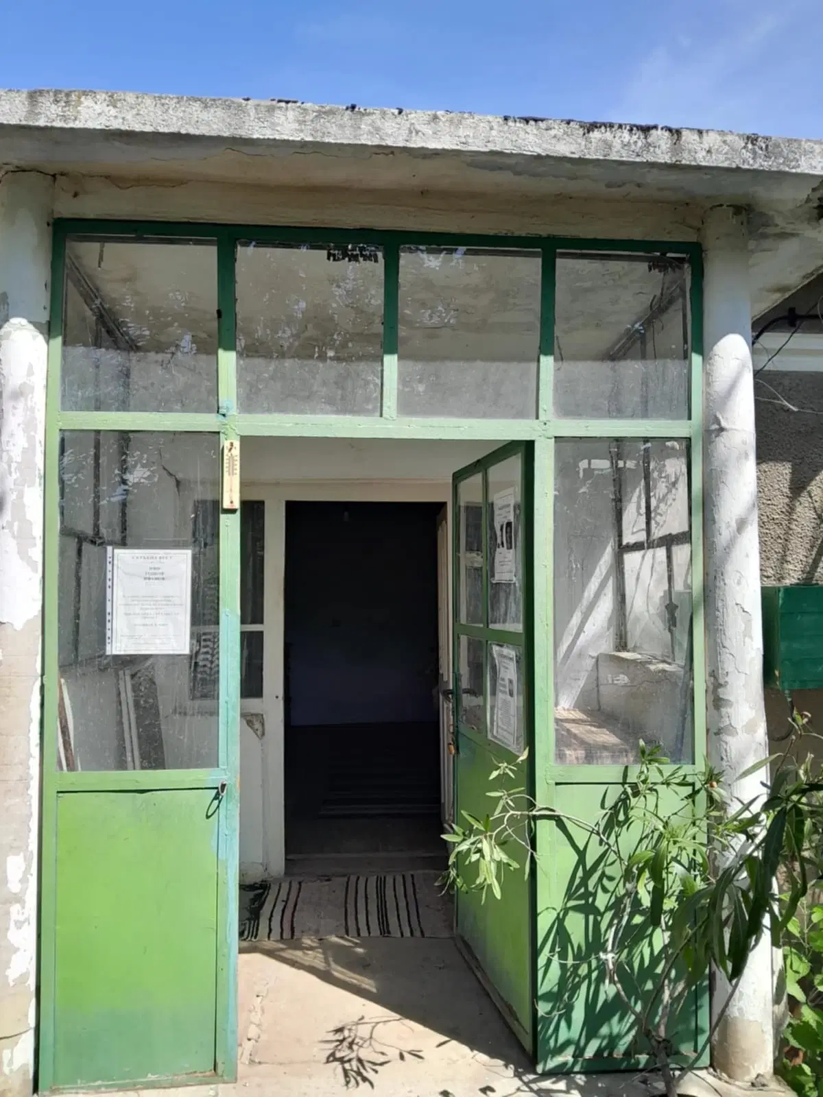 2 huizen op 2.480 m² land en bijgebouwen in Rakovitsa, Vidin - Bulgarije