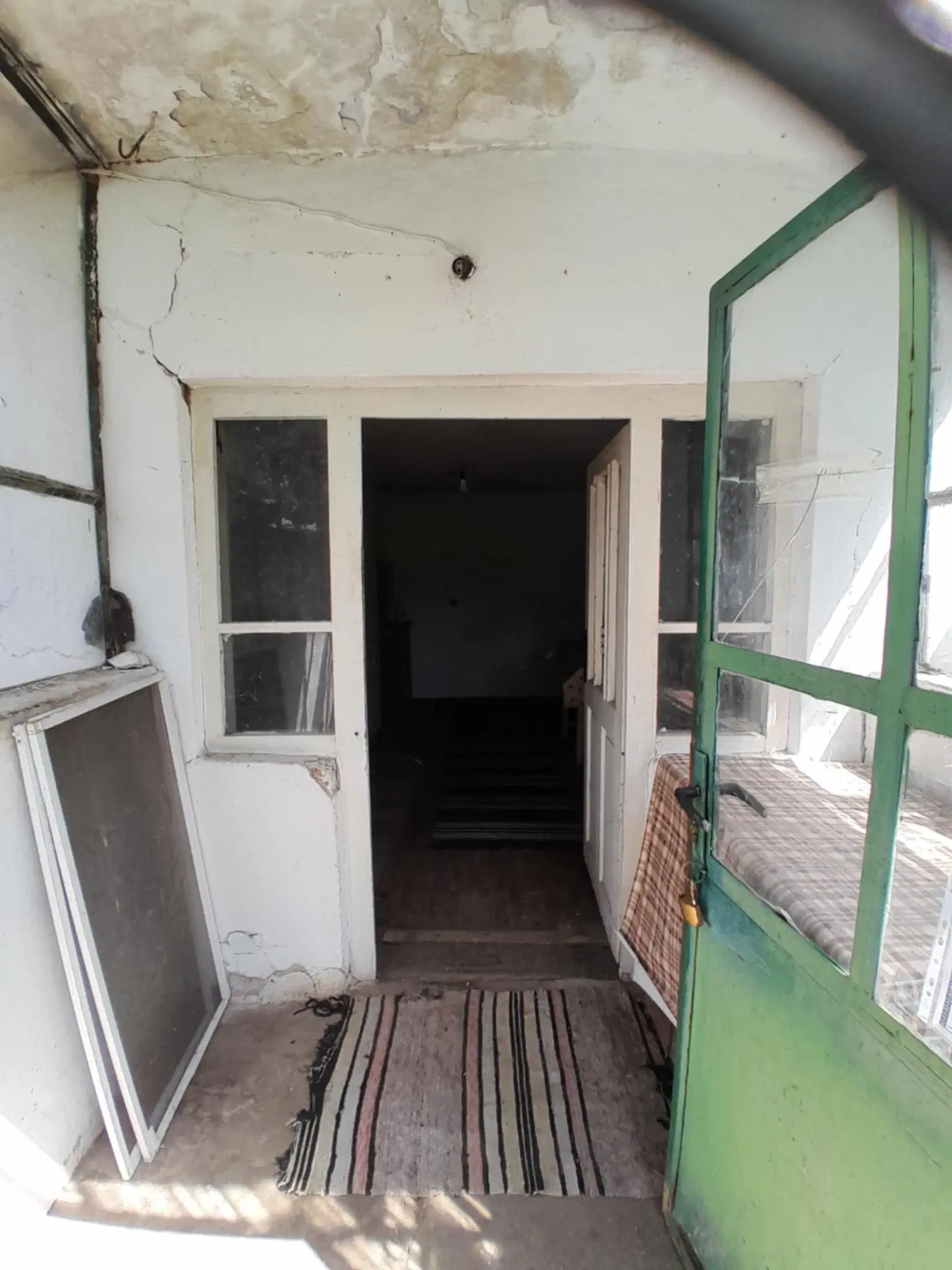 2 huizen op 2.480 m² land en bijgebouwen in Rakovitsa, Vidin - Bulgarije