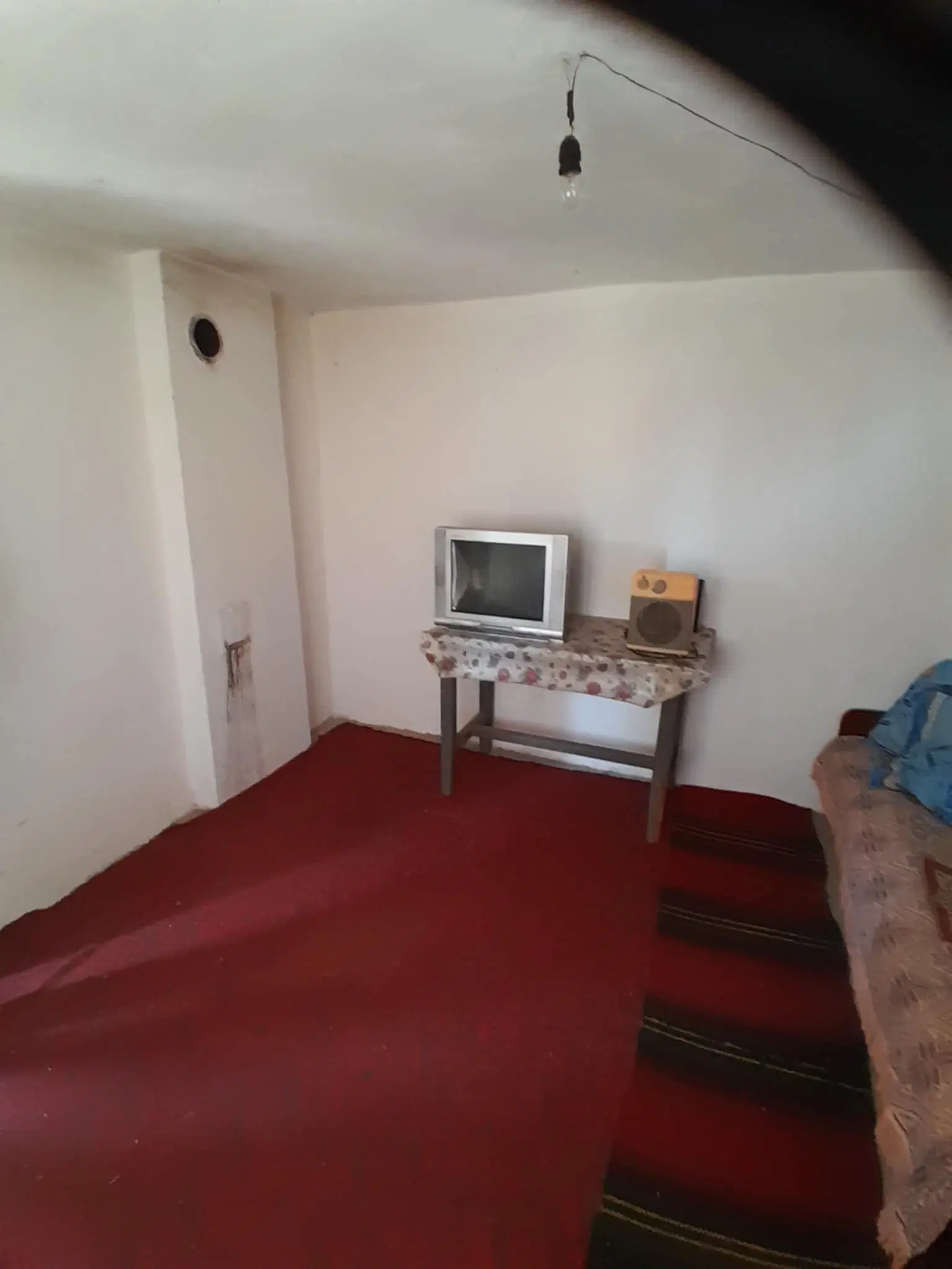 2 huizen op 2.480 m² land en bijgebouwen in Rakovitsa, Vidin - Bulgarije