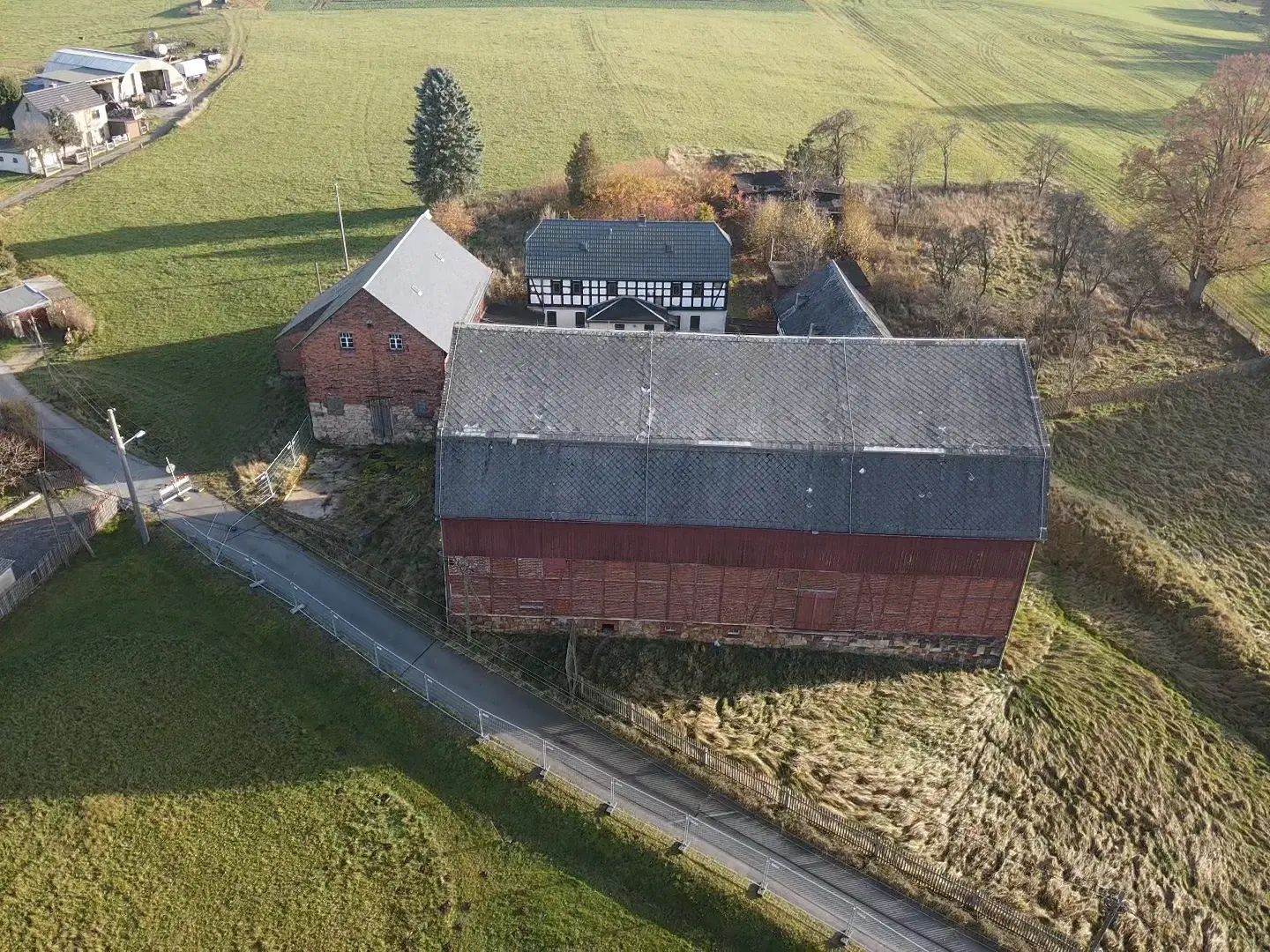 Idyllisch 4-zijdig landgoed met mogelijkheden tot B&B op perceel van 3.451 m² in Heinsdorfergrund - Duitsland