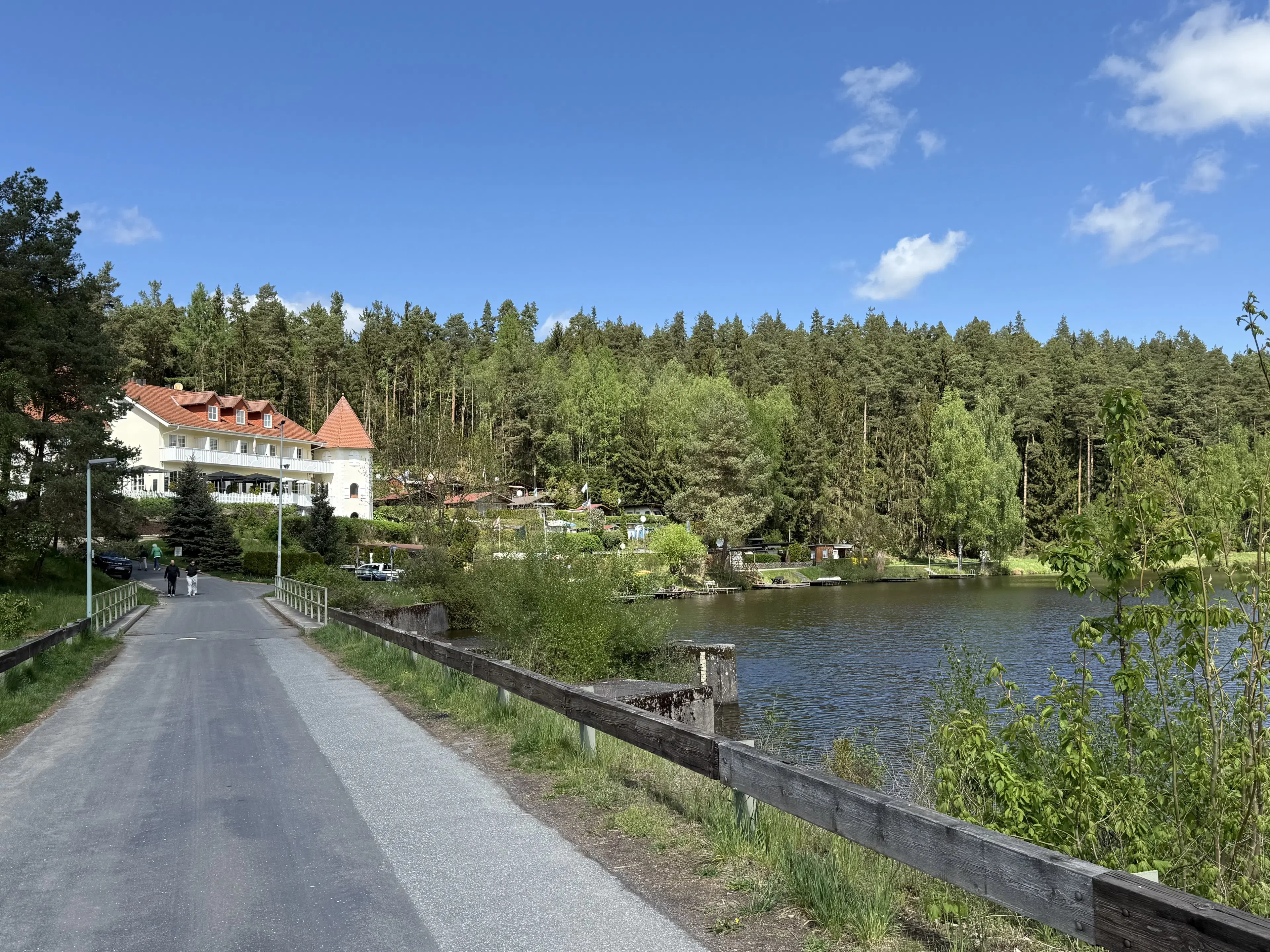 Idyllisch 4-zijdig landgoed met mogelijkheden tot B&B op perceel van 3.451 m² in Heinsdorfergrund - Duitsland