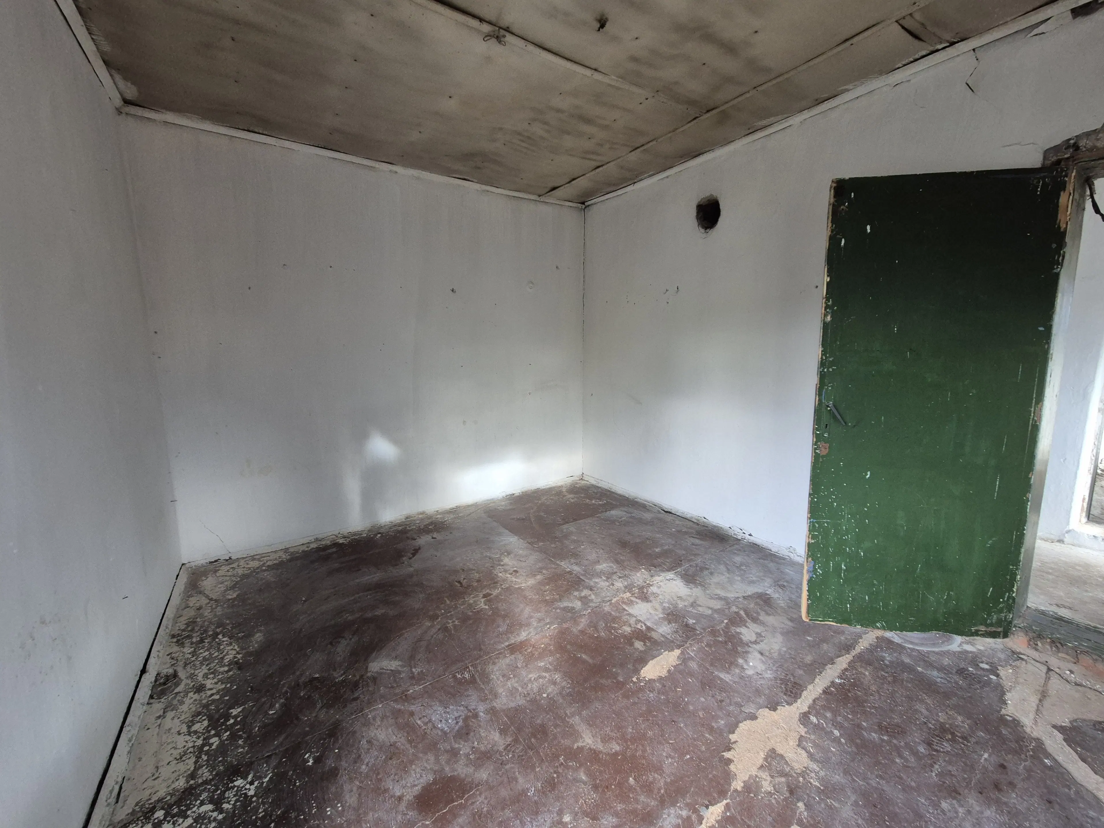 Huis en bijgebouw op ca. 1.000 m² gemeentelijke grond in Razdel - Bulgarije