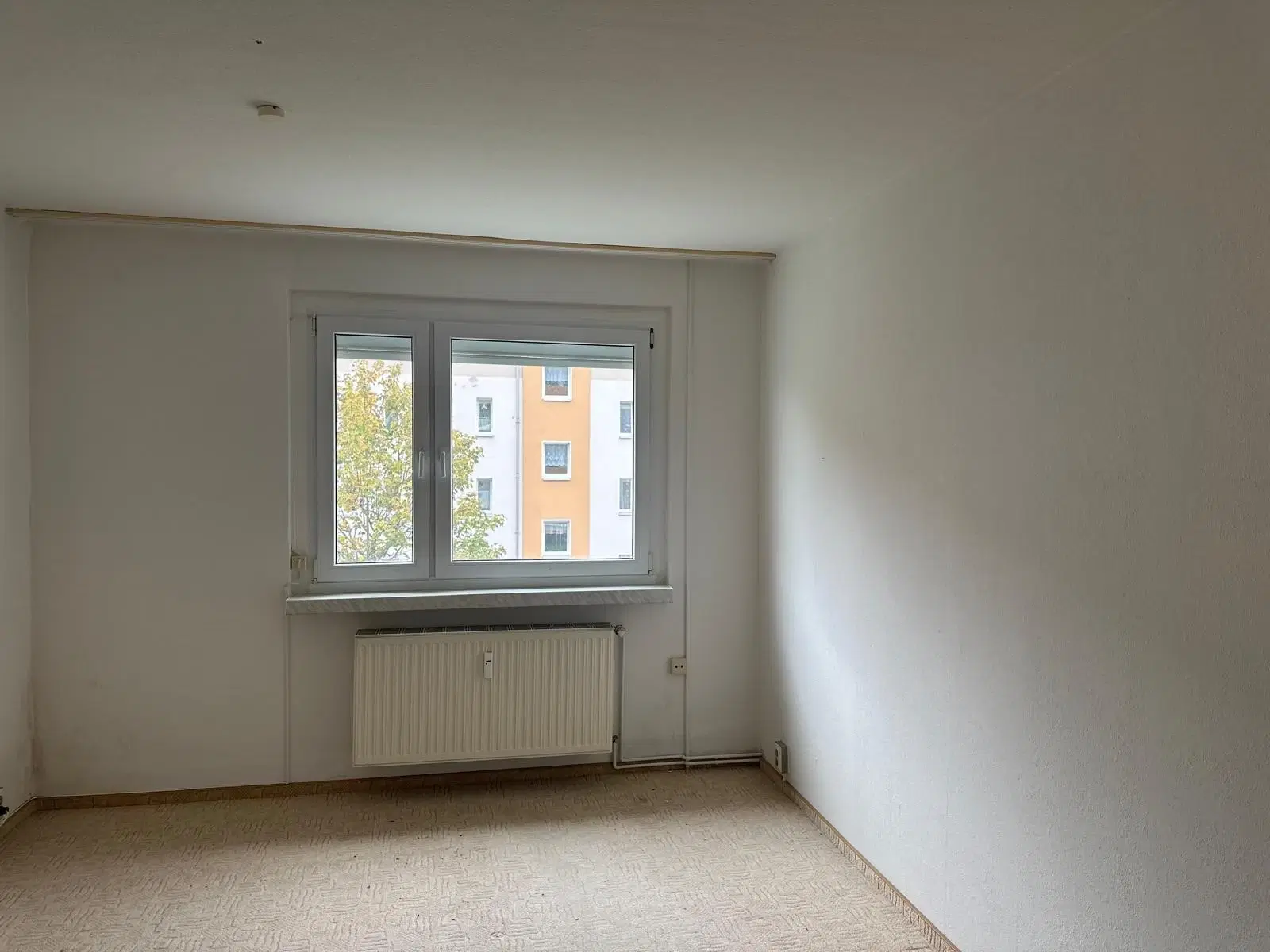 27 appartementen, bouwjaar 1988, 11 verhuurd (€ 58.500,= huur) - Markneukirchen - Duitsland