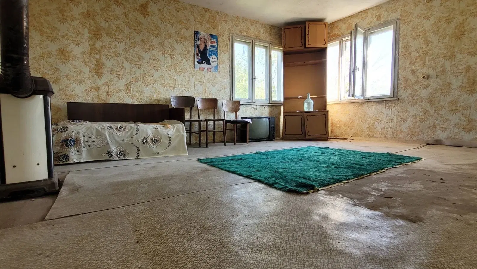 Tweelaags huis met een perceel van 1.100 m² en landbouwgrond van 6.494 m² in Rakovitsa - Bulgarije