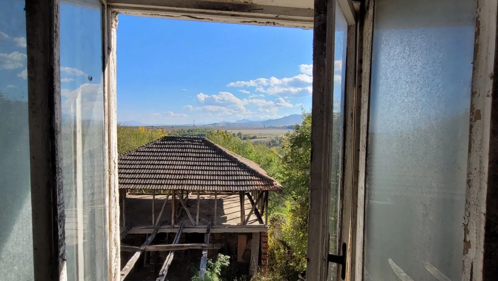 Tweelaags huis met een perceel van 1.100 m² en landbouwgrond van 6.494 m² in Rakovitsa - Bulgarije