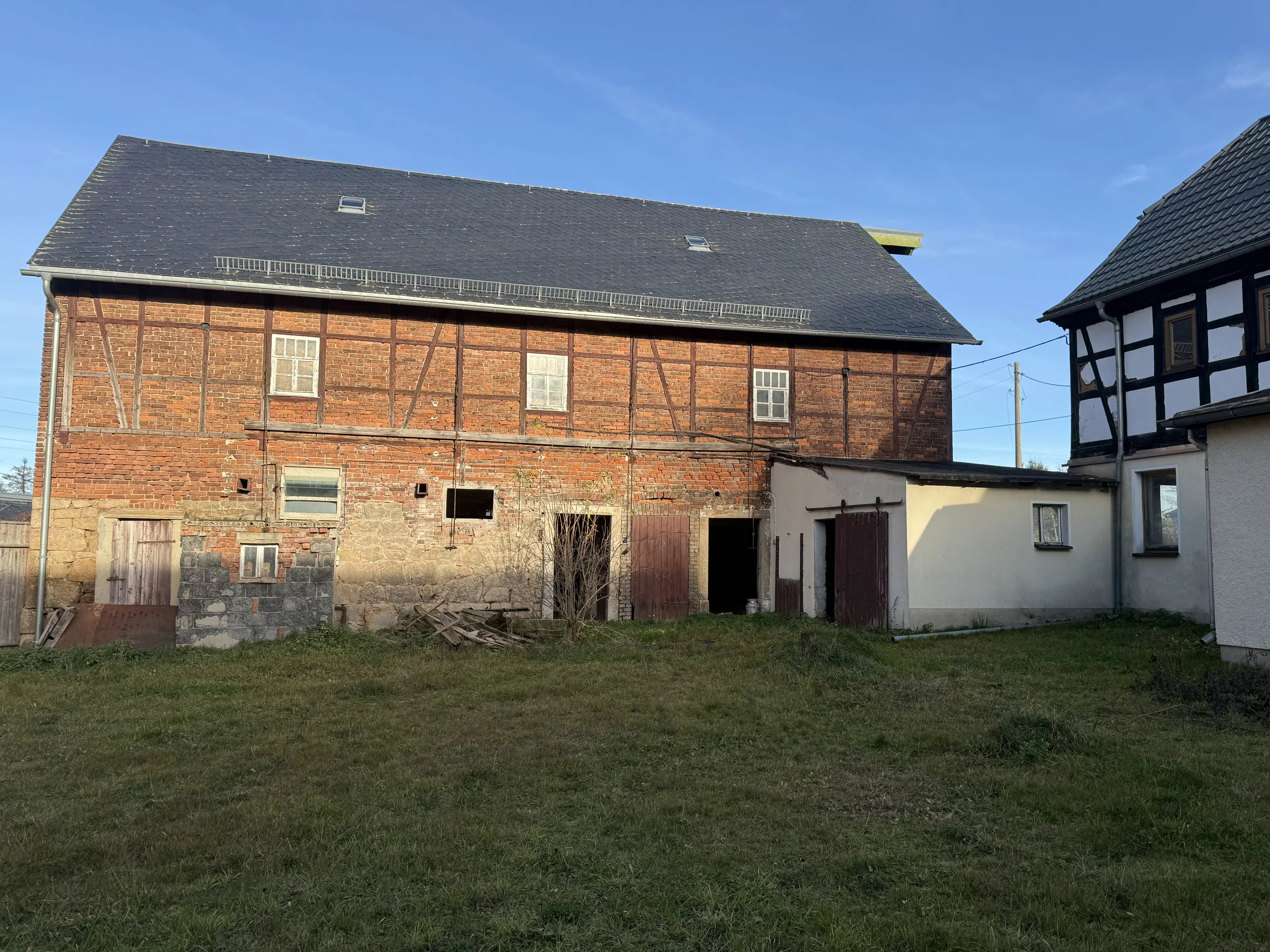 Idyllisch 4-zijdig landgoed op perceel van 3.451 m² in Heinsdorfergrund - Duitsland