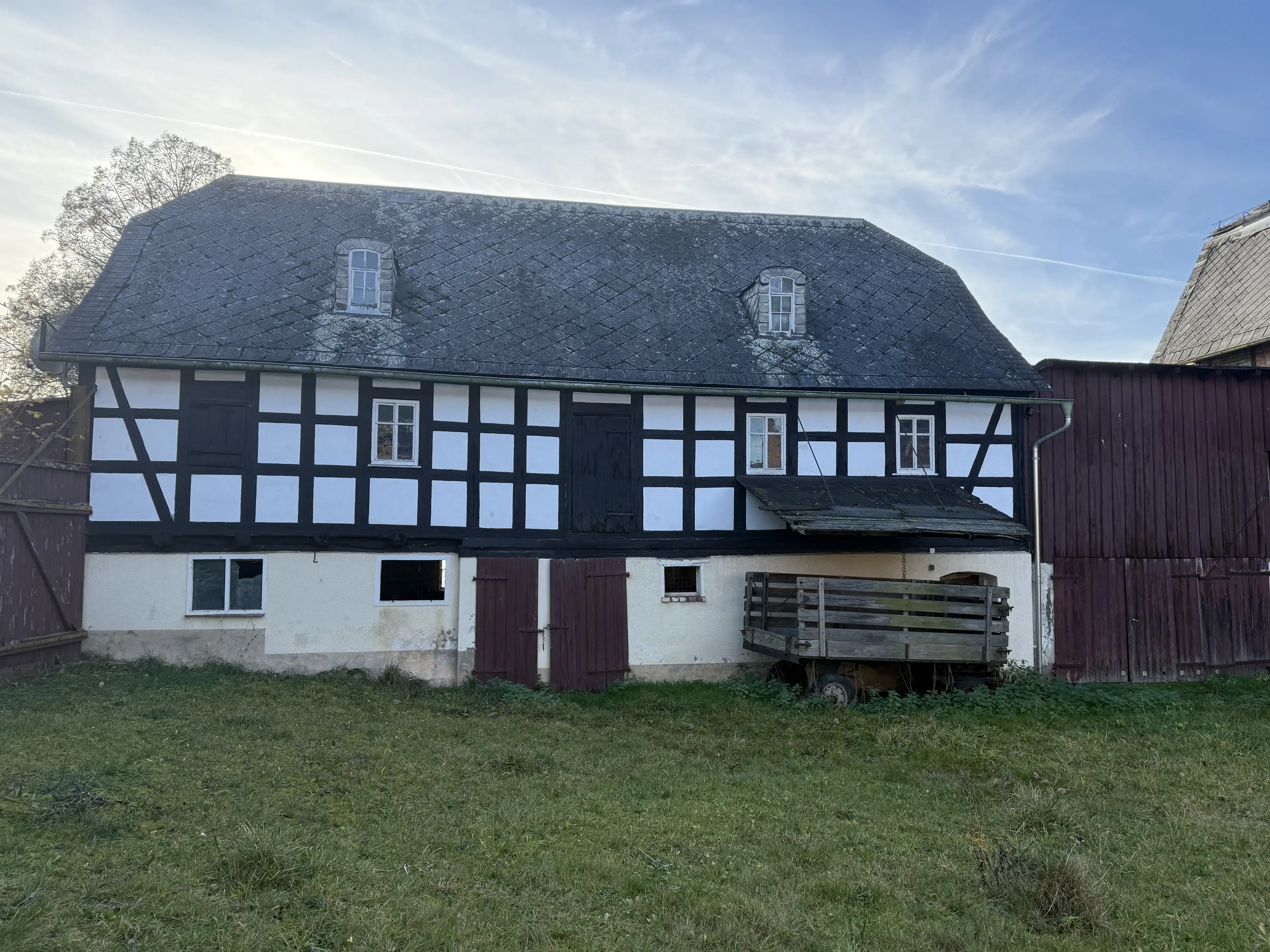 Idyllisch 4-zijdig landgoed op perceel van 3.451 m² in Heinsdorfergrund - Duitsland