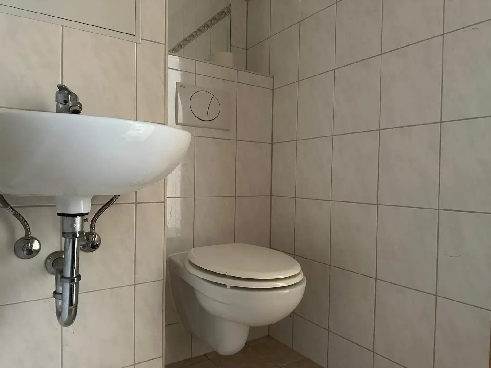 60 appartementen / studio’s, bouwjaar 1988, 25 verhuurd (€ 82.800,= huur) - Markneukirchen - Duitsland