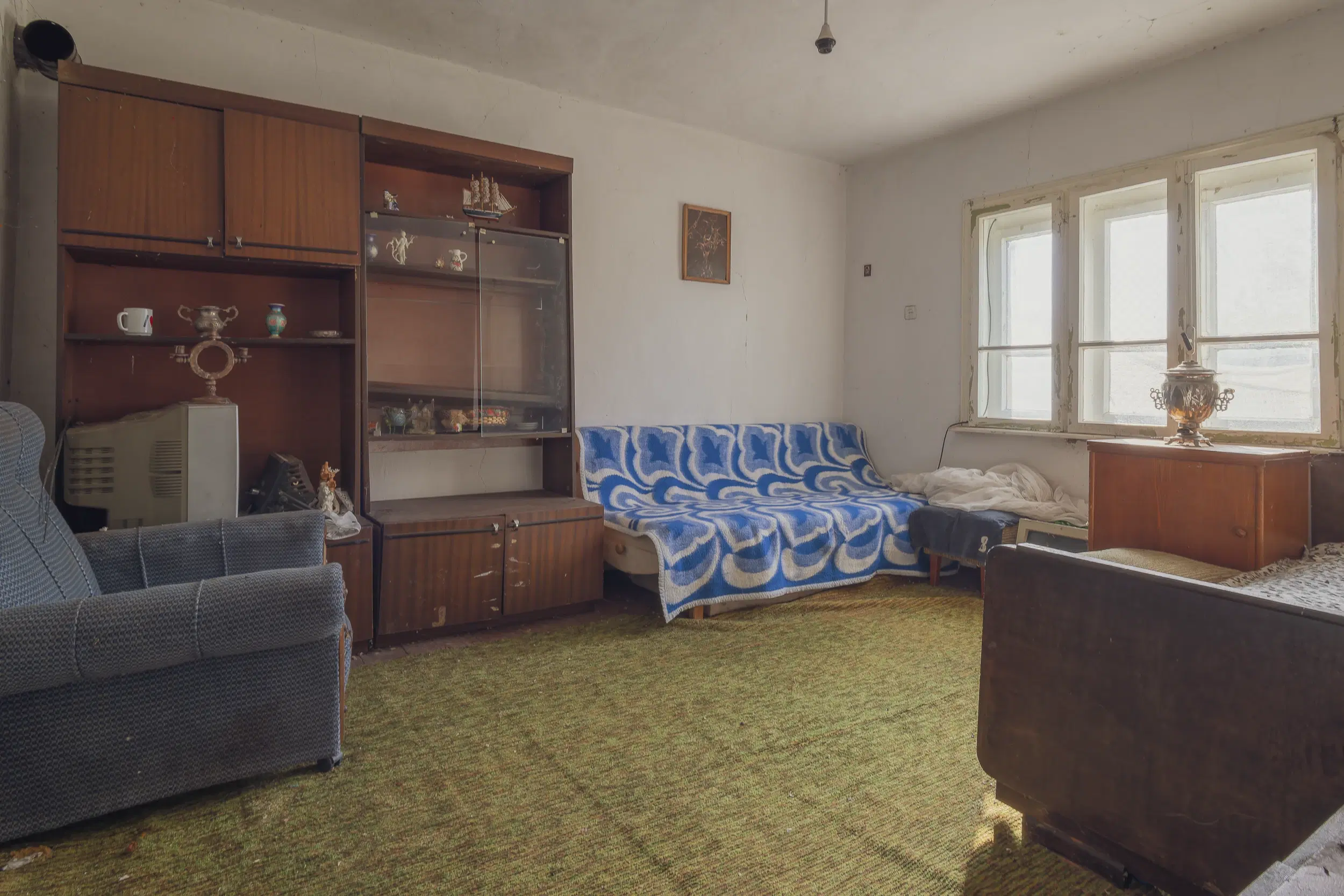 Perceel van 1.364 m² met gezinswoning en bijgebouwen in Damyanovo, Gabrovo - Bulgarije