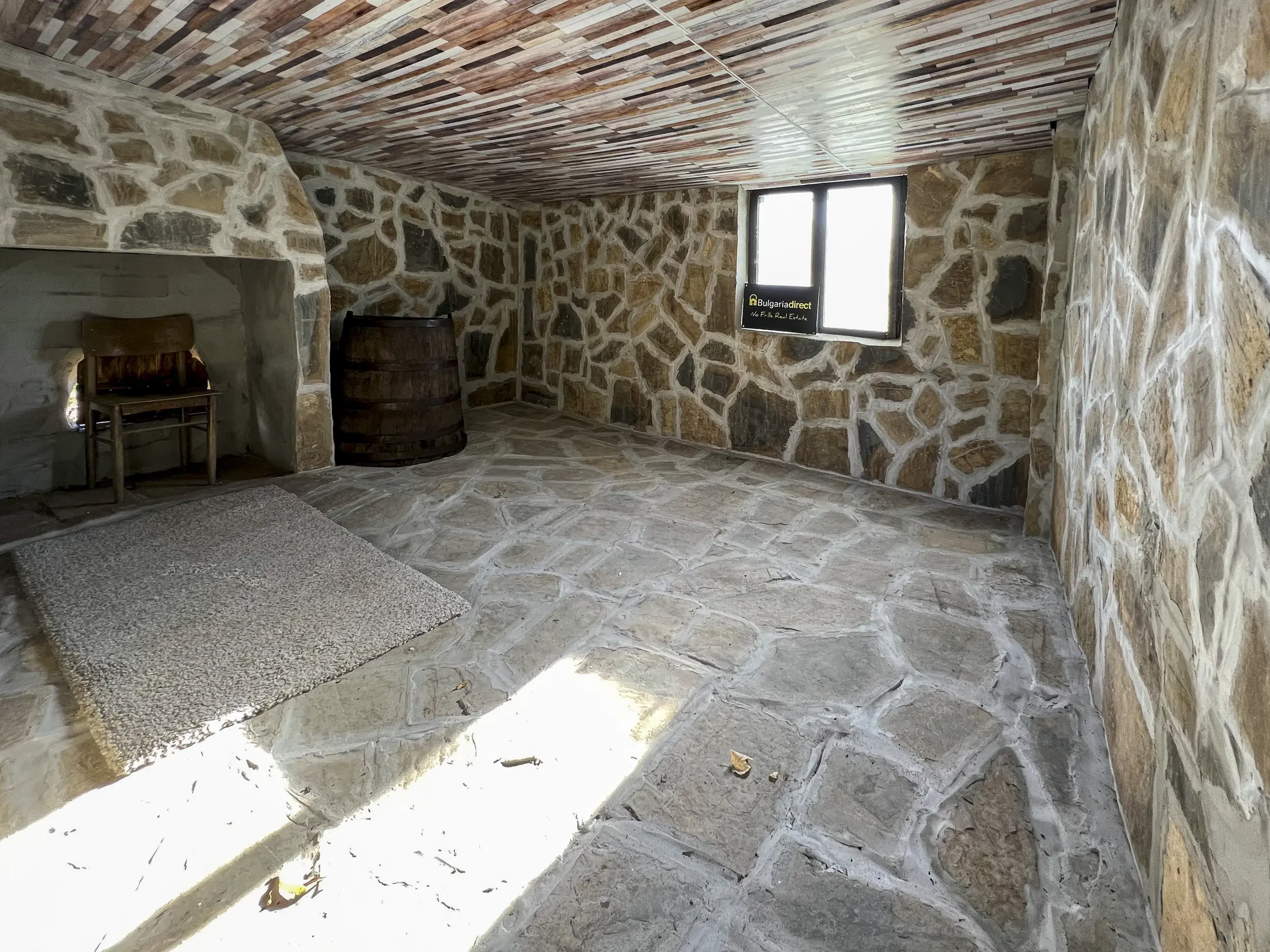 Perceel van 7.857 m² met 2-verdiepingen gezinswoning en bijgebouwen, met uitzicht nabij Veliko Tarnovo - Bulgarije