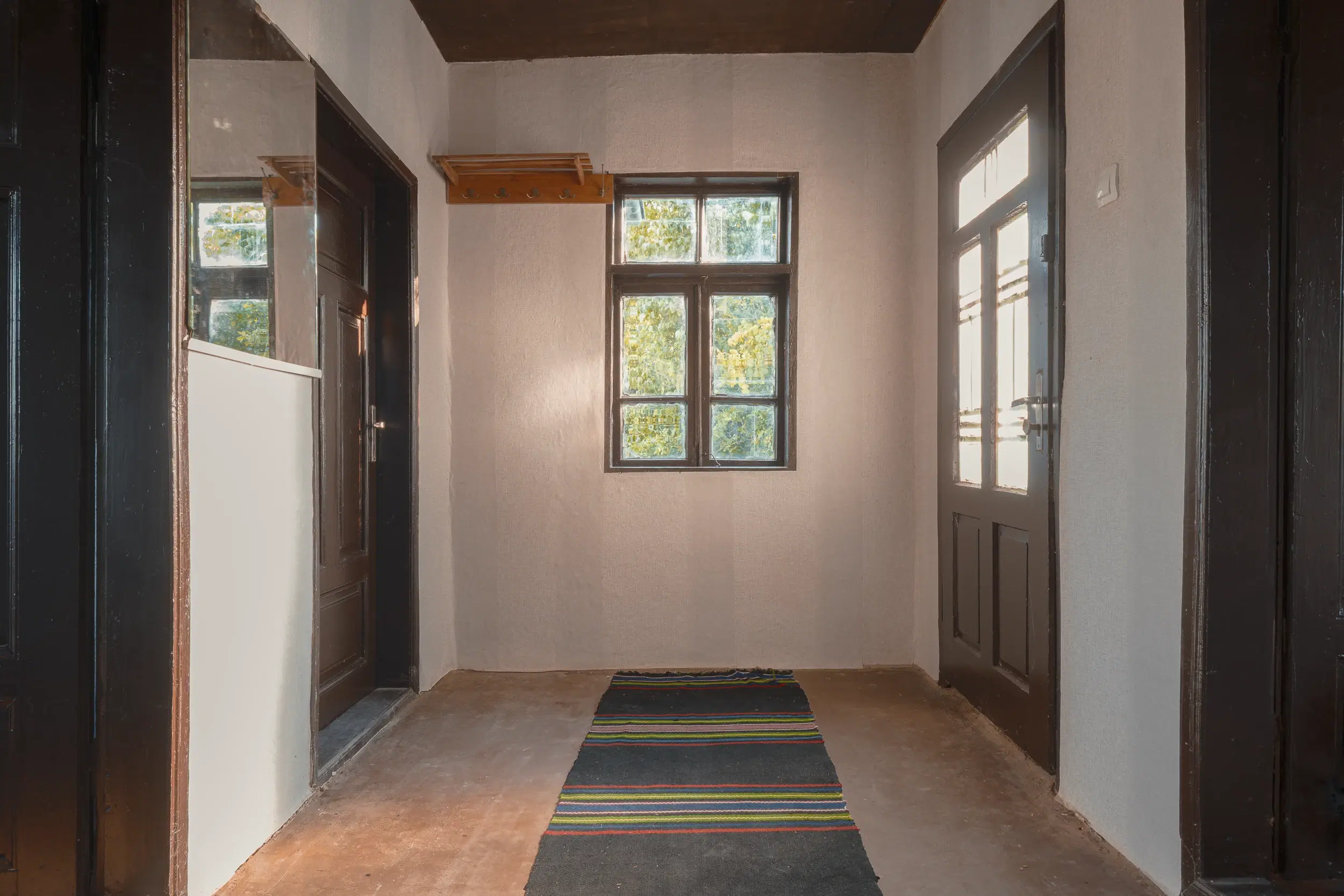 Perceel van 7.857 m² met 2-verdiepingen gezinswoning en bijgebouwen, met uitzicht nabij Veliko Tarnovo - Bulgarije