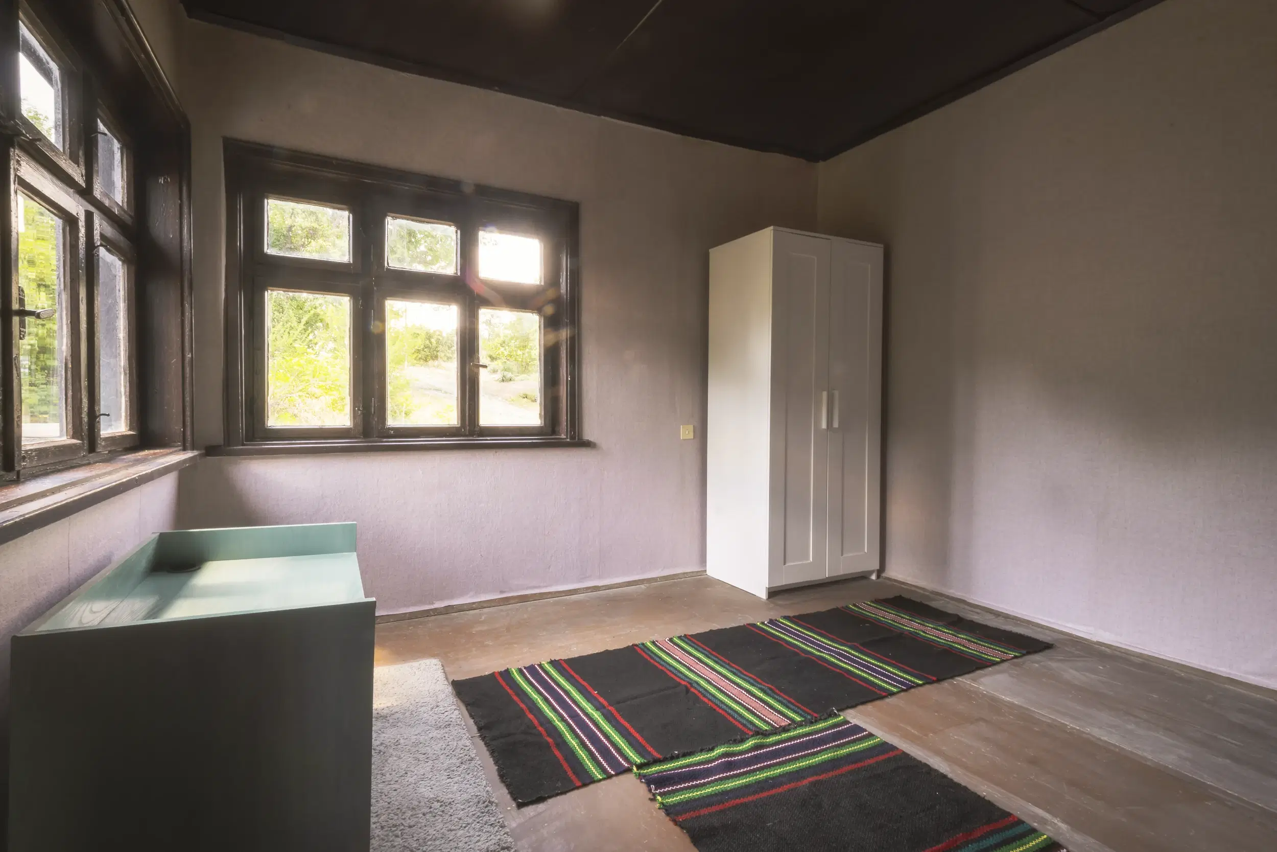 Perceel van 7.857 m² met 2-verdiepingen gezinswoning en bijgebouwen, met uitzicht nabij Veliko Tarnovo - Bulgarije