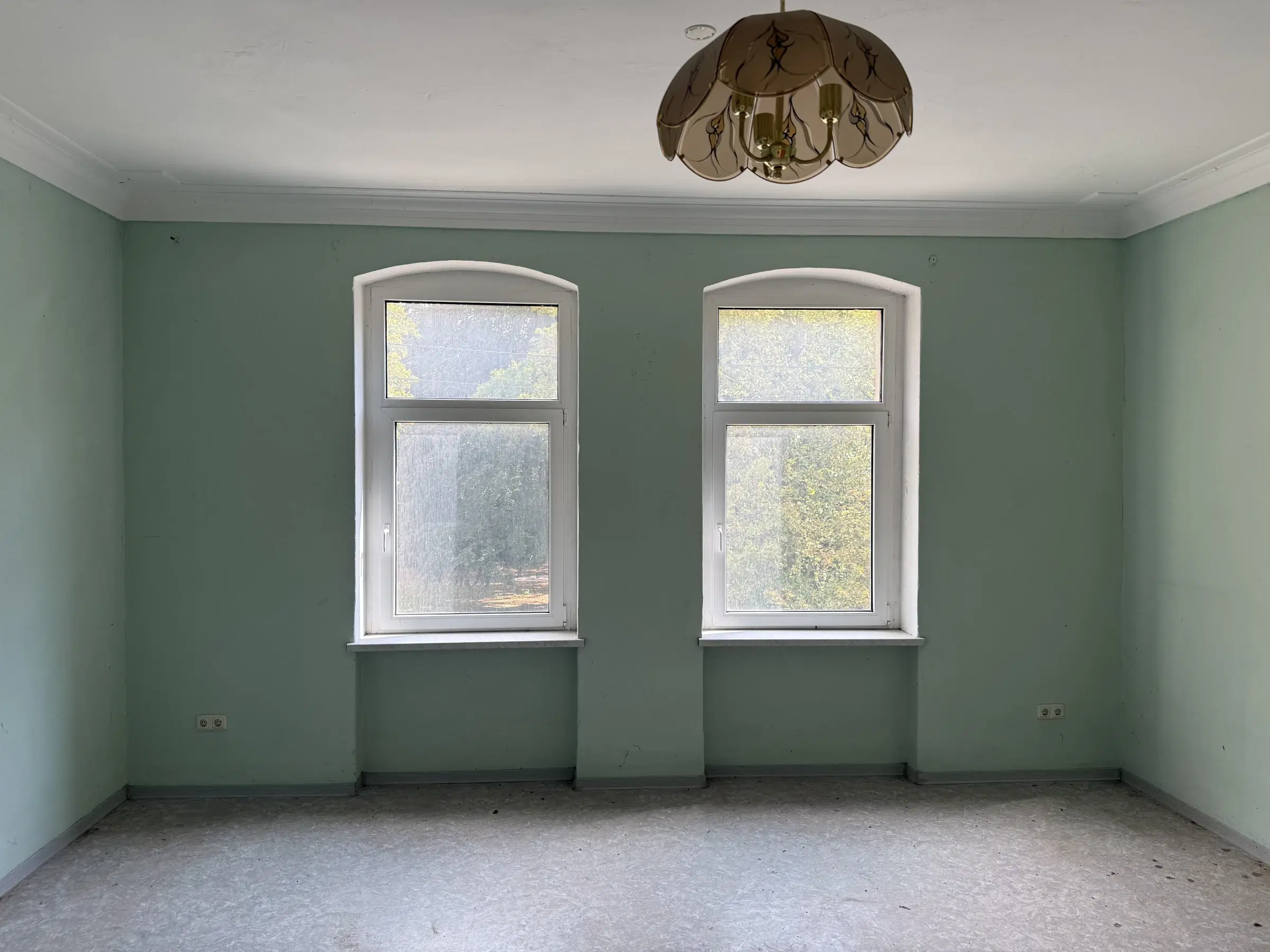 14 woningen (4 verhuurd, huursom = € 6.060,00) met 2.487 m² perceelgrootte, Zörbig, Leipzig – Duitsland