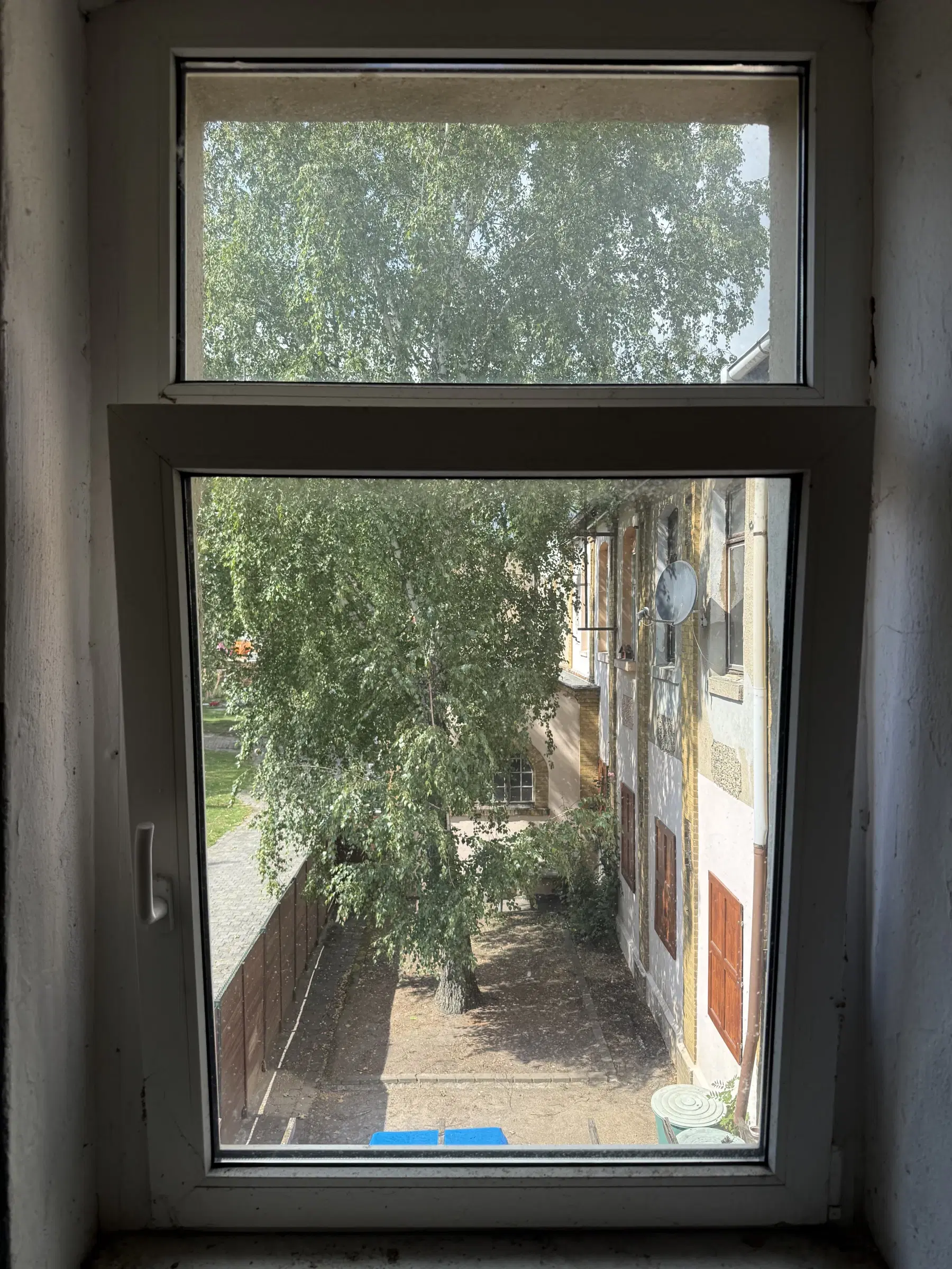 14 woningen (4 verhuurd, huursom = € 6.060,00) met 2.487 m² perceelgrootte, Zörbig, Leipzig – Duitsland