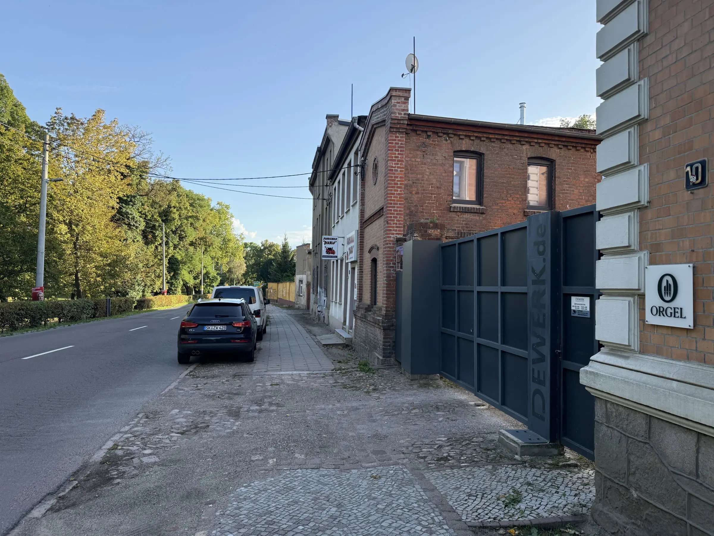 14 woningen (4 verhuurd, huursom = € 6.060,00) met 2.487 m² perceelgrootte, Zörbig, Leipzig – Duitsland