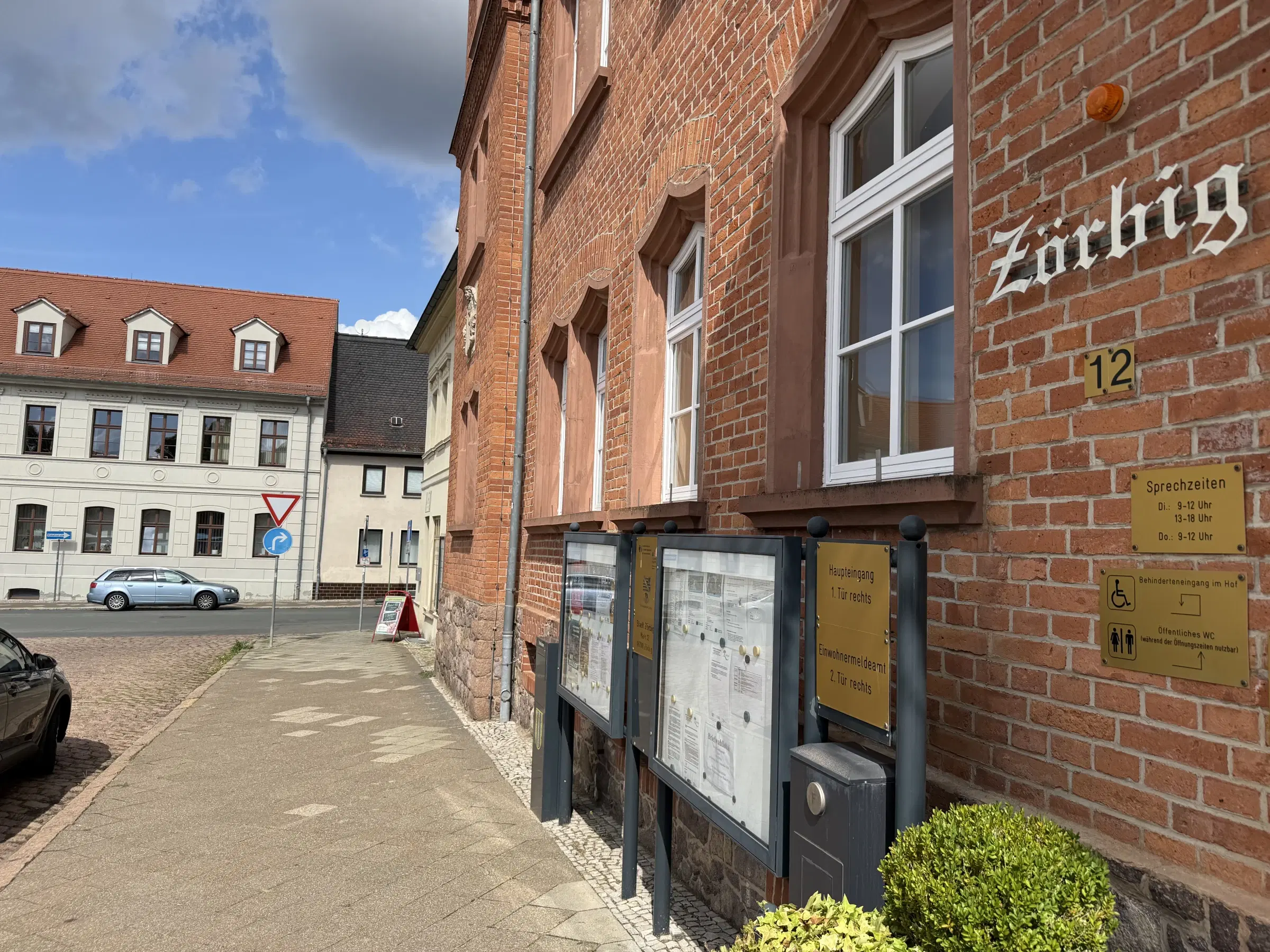 14 woningen (4 verhuurd, huursom = € 6.060,00) met 2.487 m² perceelgrootte, Zörbig, Leipzig – Duitsland