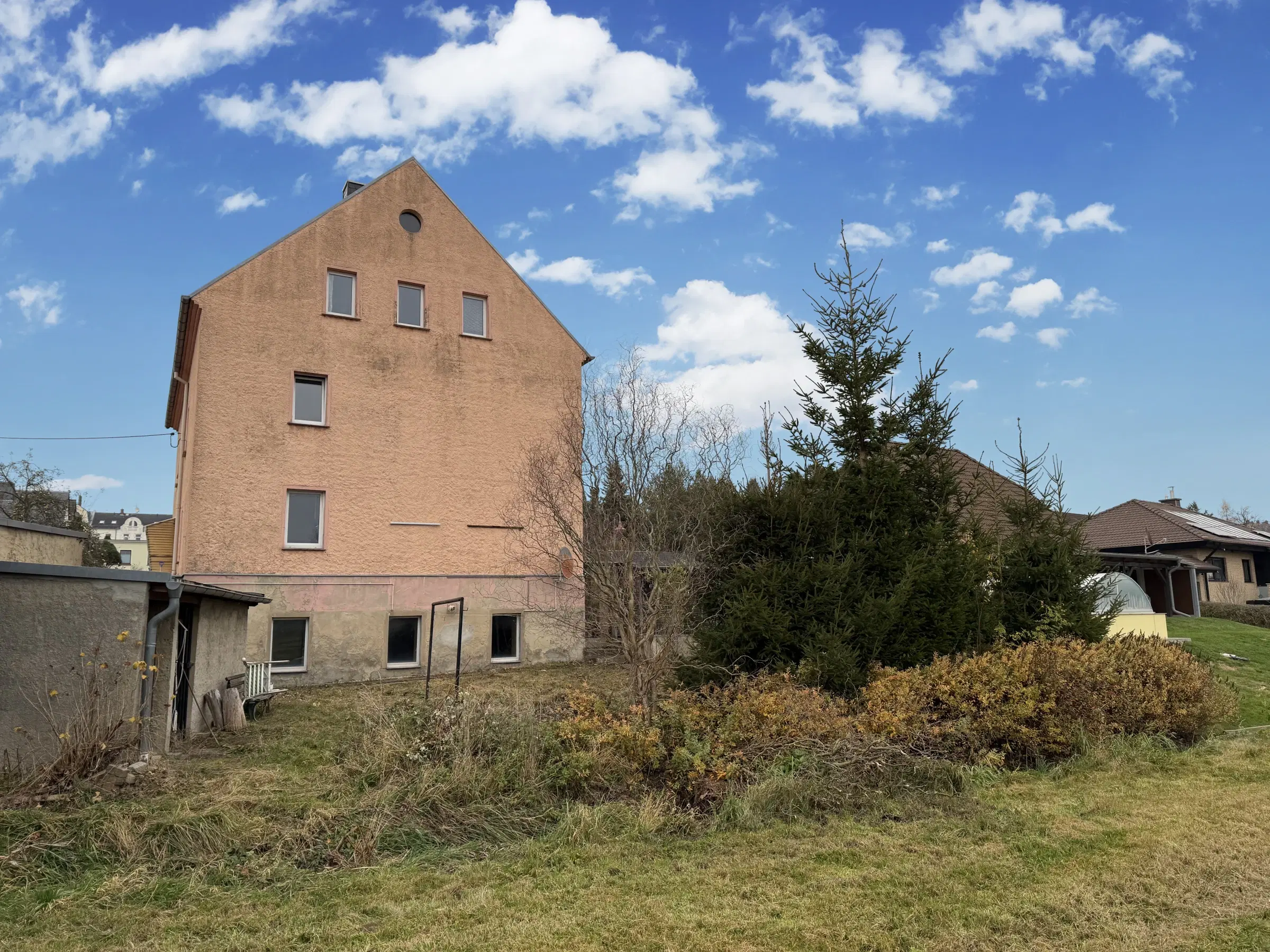 Villa met 3 wooneenheden en garages op 786 m² perceel in Waldheim - Duitsland