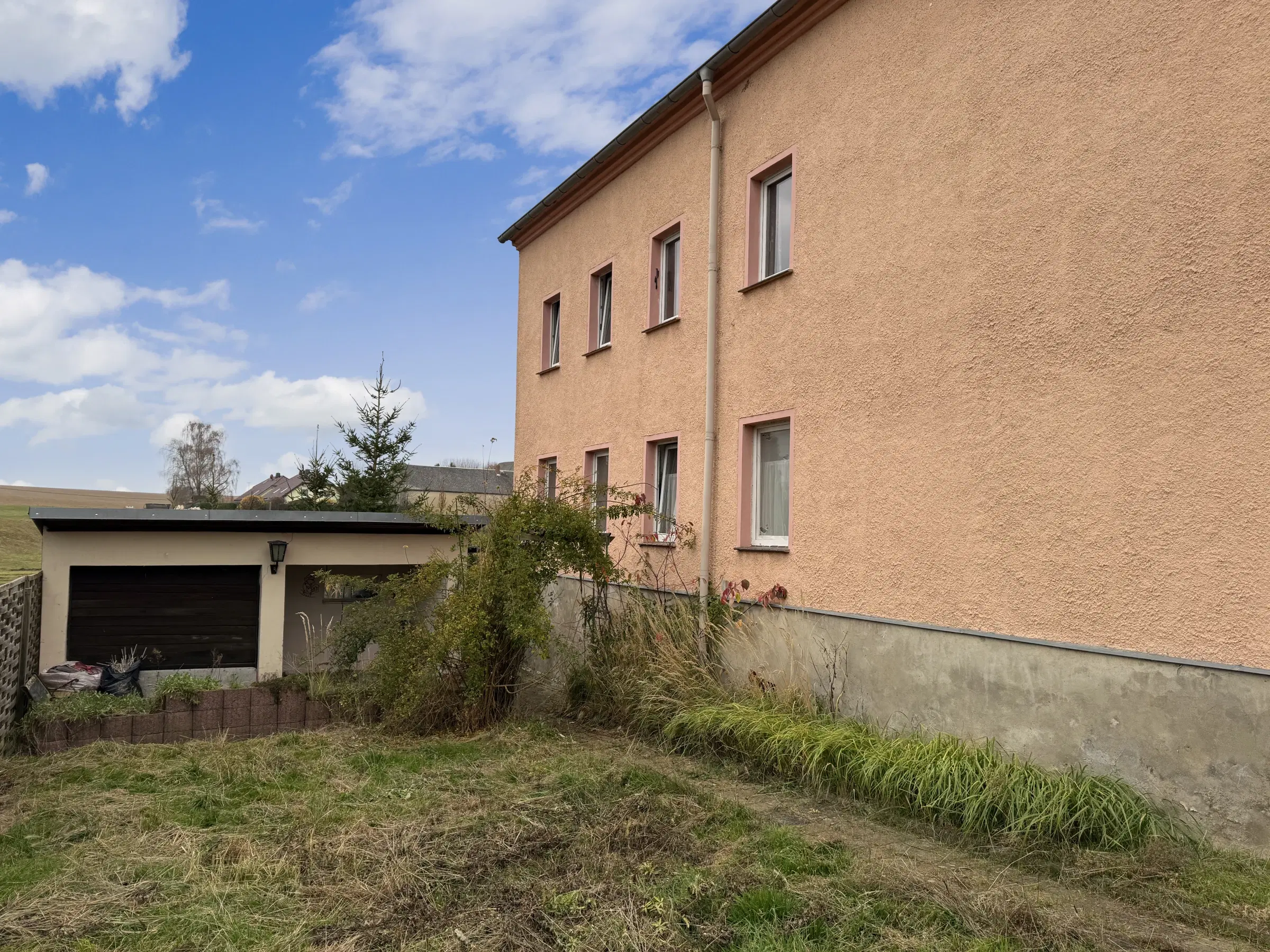 Villa met 3 wooneenheden en garages op 786 m² perceel in Waldheim - Duitsland