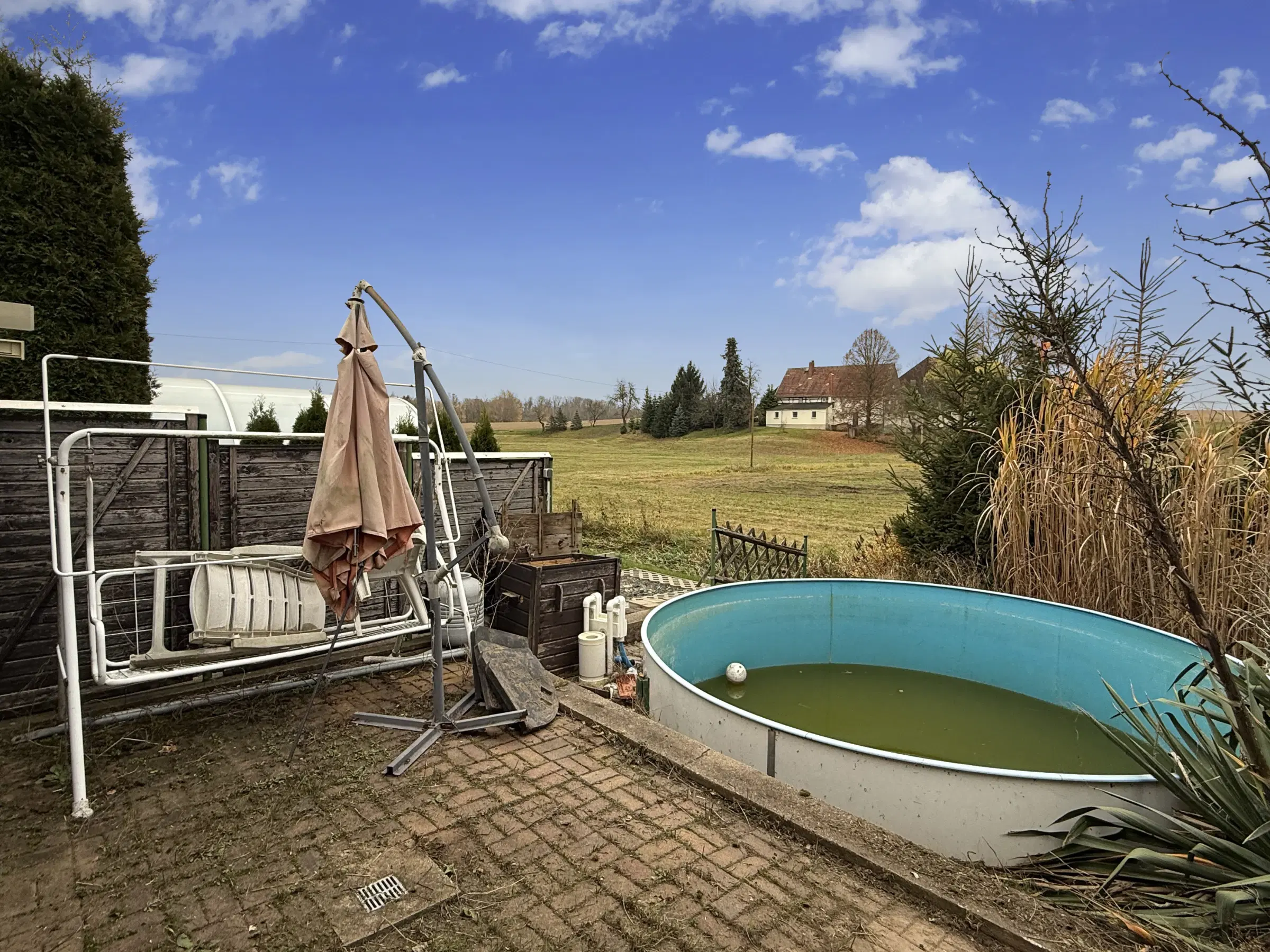 Villa met 3 wooneenheden en garages op 786 m² perceel in Waldheim - Duitsland