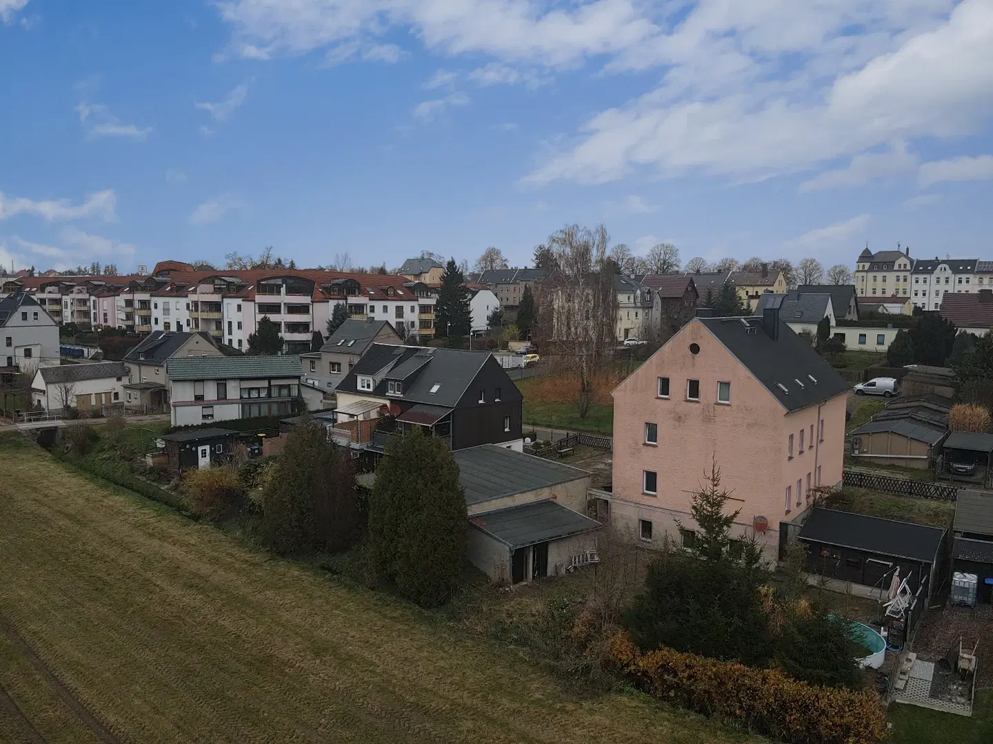 Villa met 3 wooneenheden en garages op 786 m² perceel in Waldheim - Duitsland