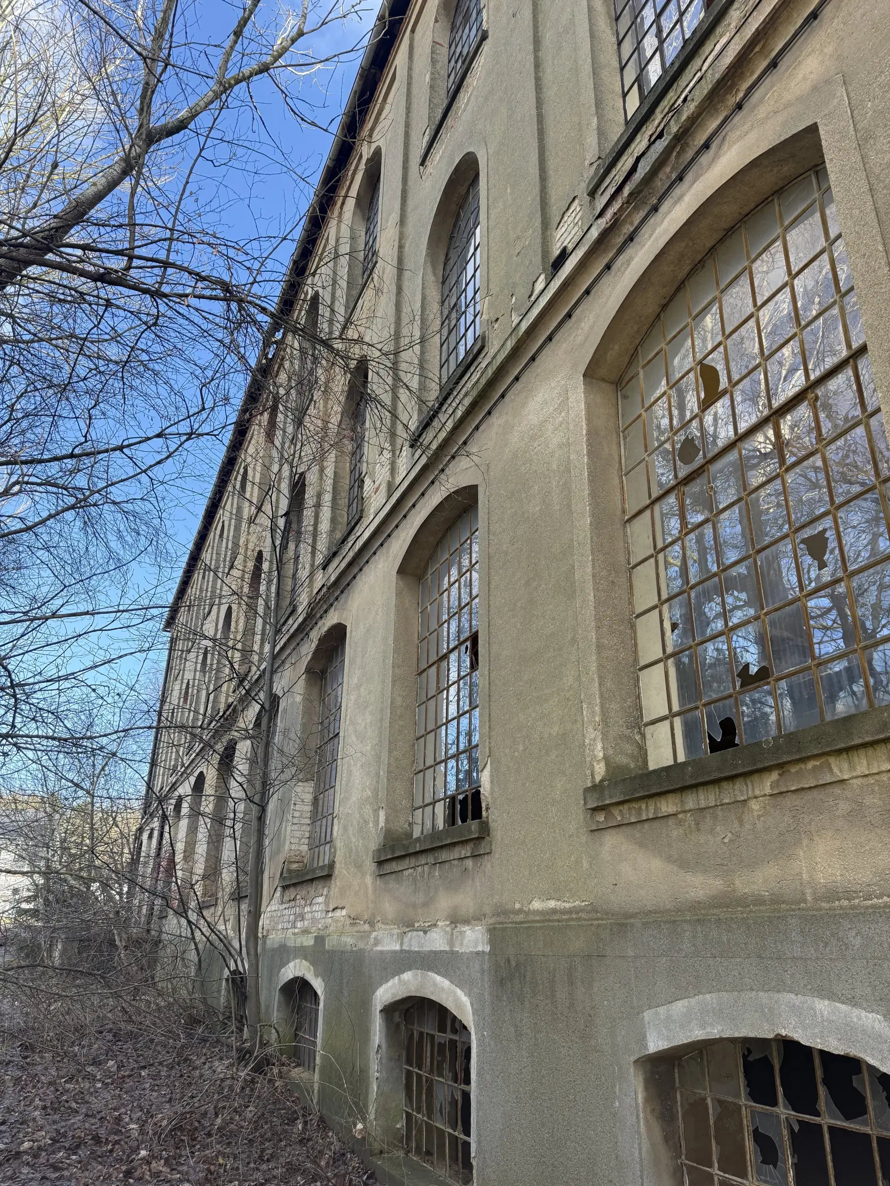 Voormalige textielfabriek op perceel van 5.493 m² - Walddorf- Duitsland