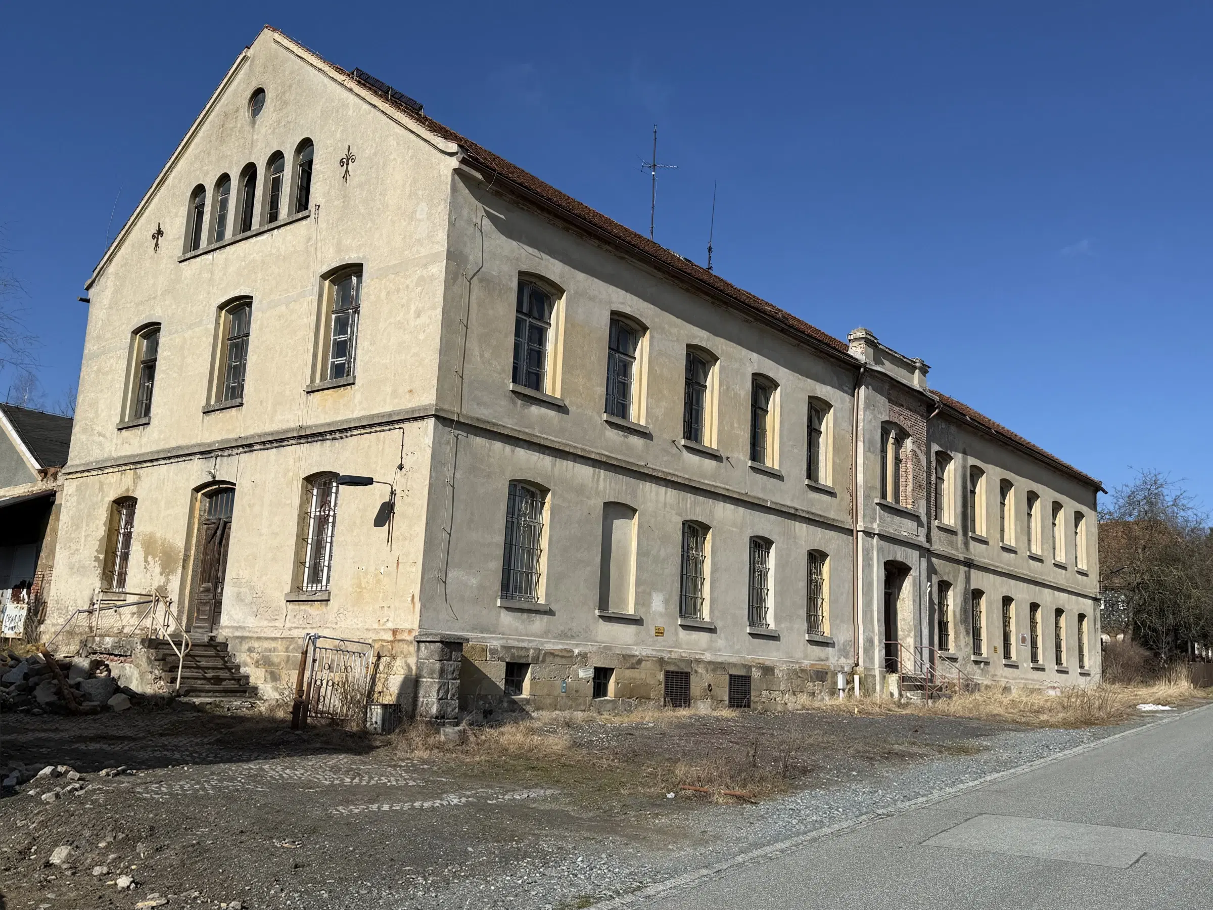 Voormalige textielfabriek op perceel van 5.493 m² - Walddorf- Duitsland