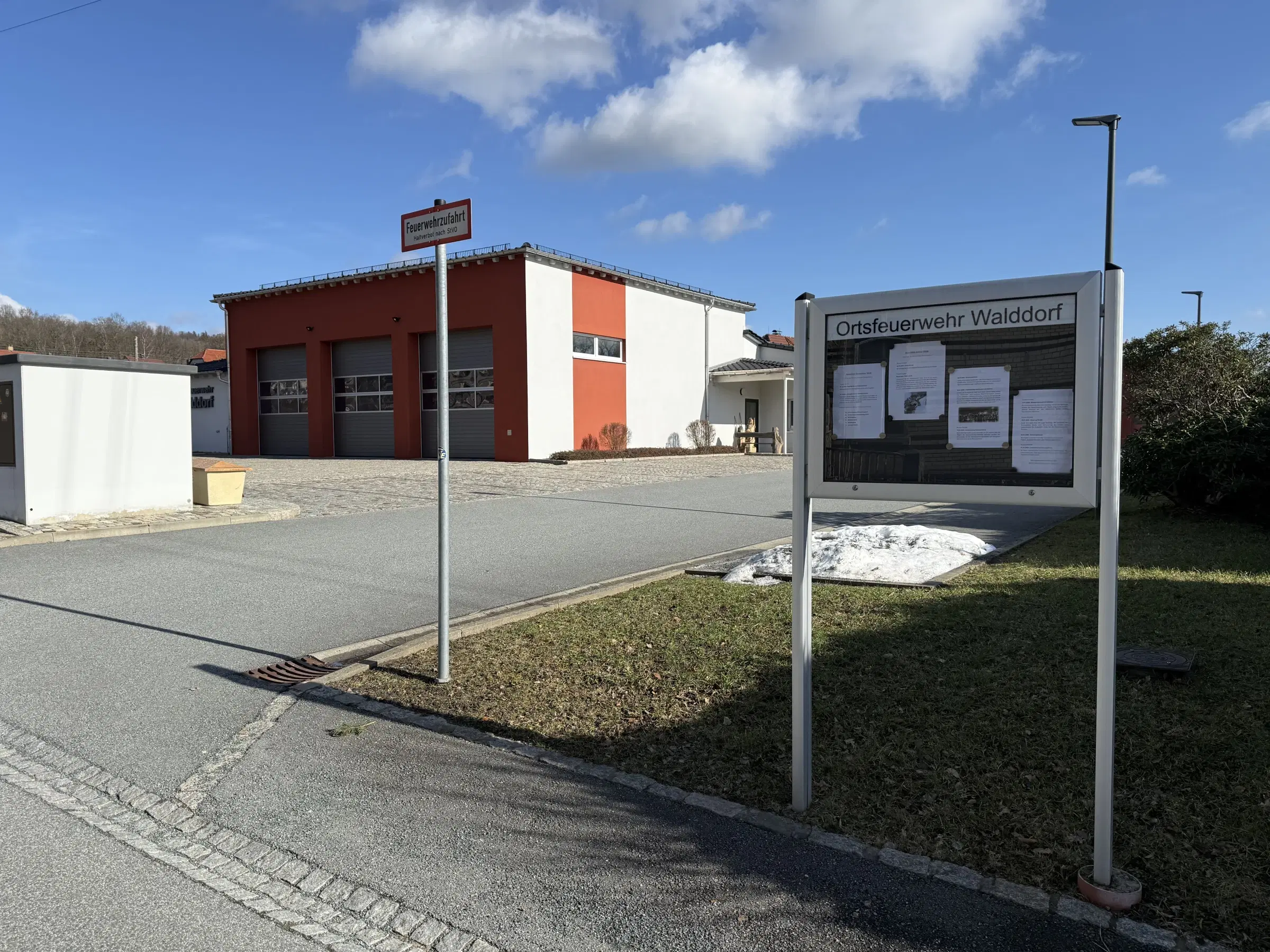 Voormalige textielfabriek op perceel van 5.493 m² - Walddorf- Duitsland