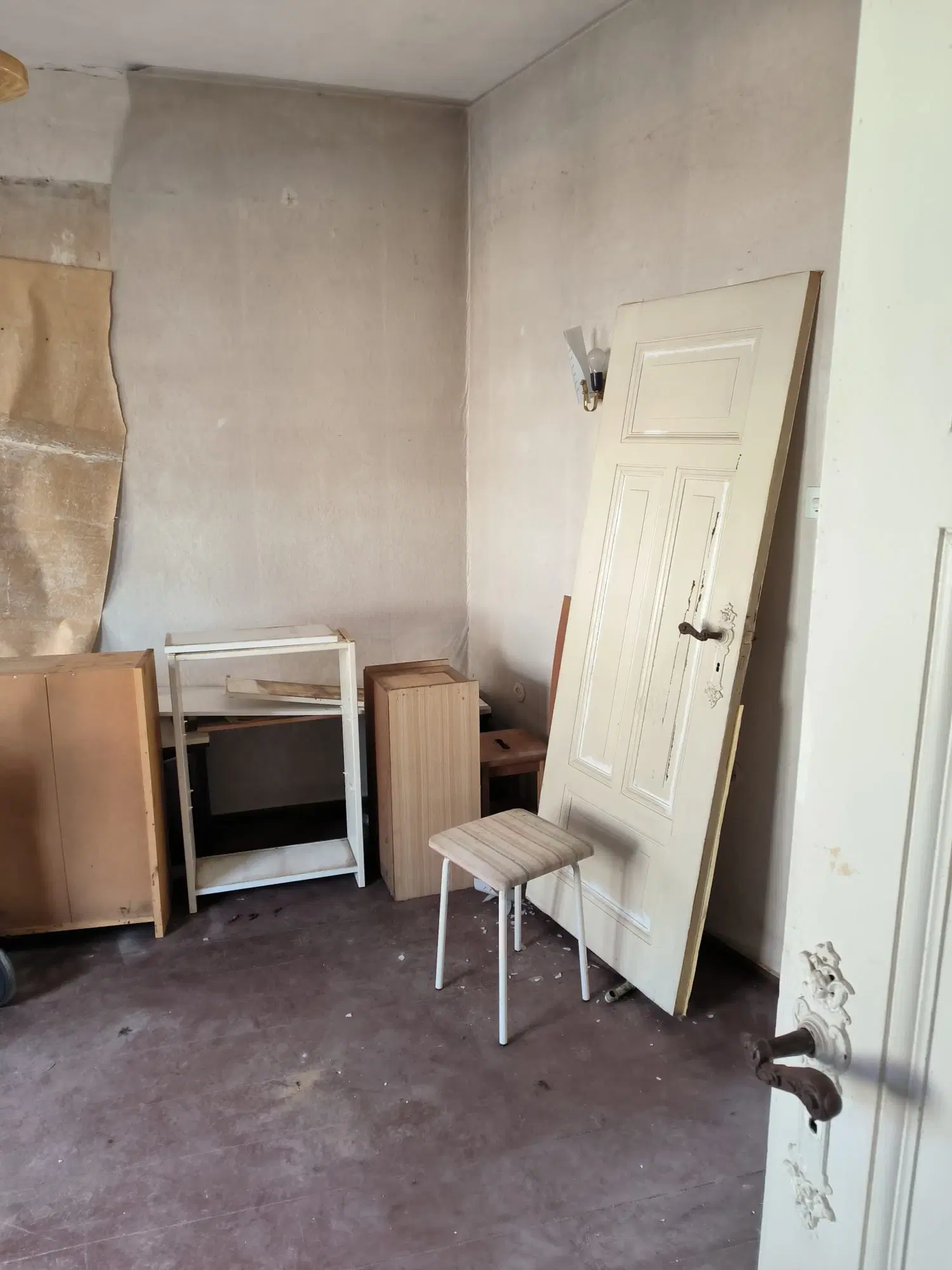 Massief woonhuis met uitbreidingsmogelijkheden en een perceel van 498 m² in Annaburg - Duitsland