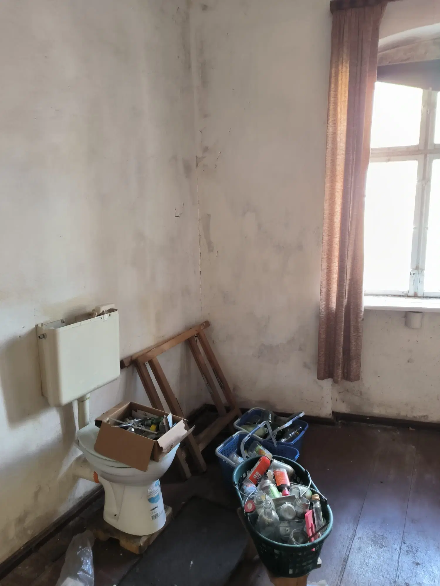 Massief woonhuis met uitbreidingsmogelijkheden en een perceel van 498 m² in Annaburg - Duitsland